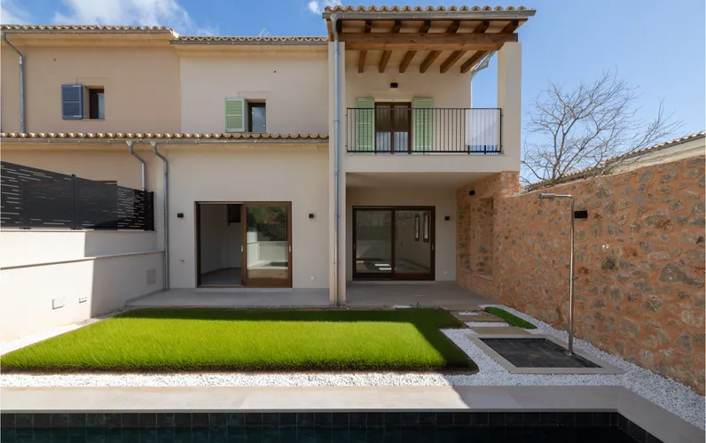 Chalet entre medianeras de obra nueva en Alaró