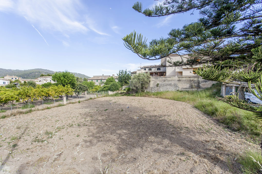 Plot in picturesque location