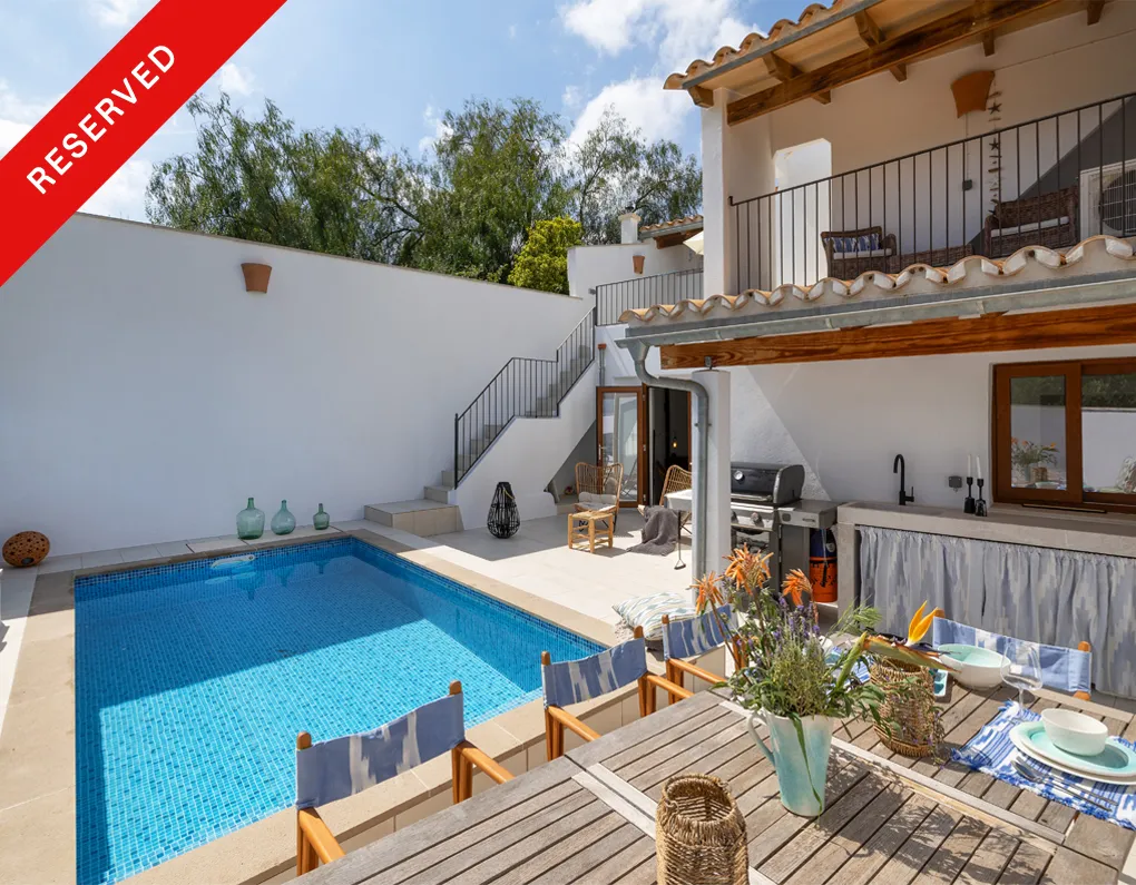 Beautiful Renovated Town House with Pool in Selva-1