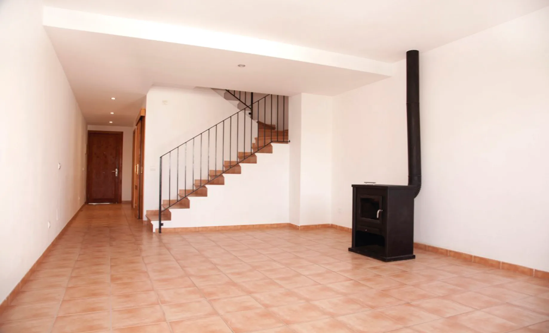 Well maintained rowhouse with view-5