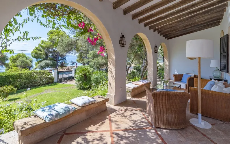 Wyjątkowy projekt nad brzegiem morza, w pobliżu pola golfowego Alcanada