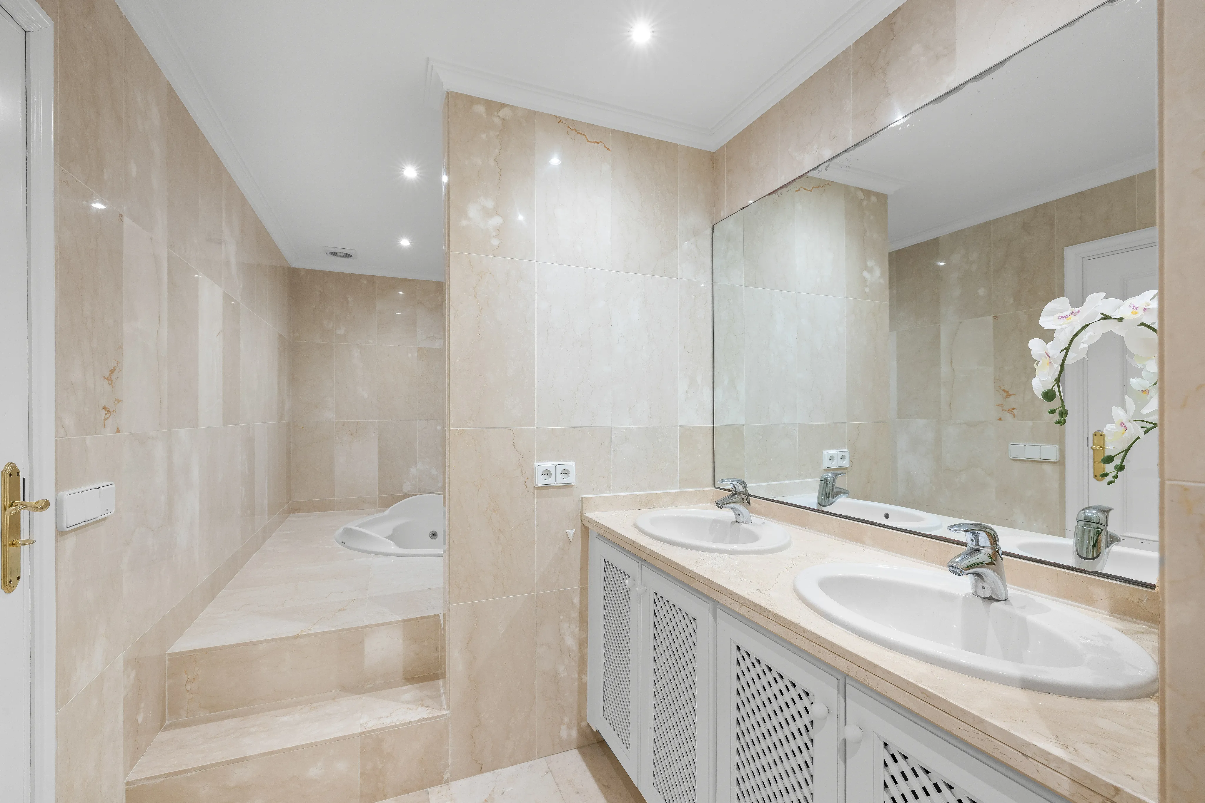 Mediterranean garden apartment in a sought-after residential complex in Santa Ponsa-9