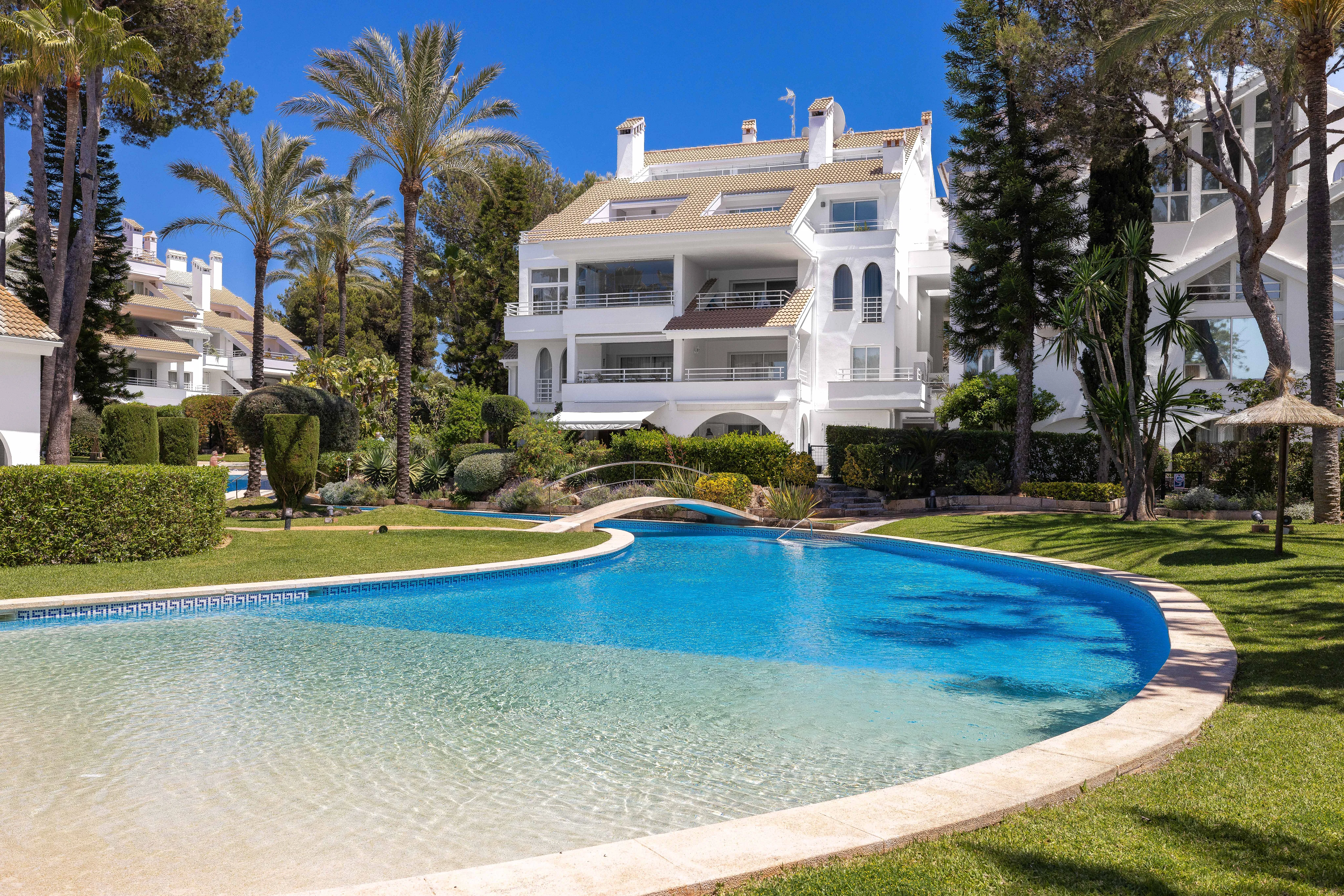 Mediterranean garden apartment in a sought-after residential complex in Santa Ponsa-1