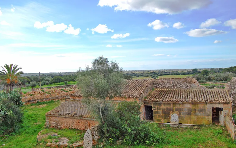 Te renoveren finca op een groot perceel in Llucmajor
