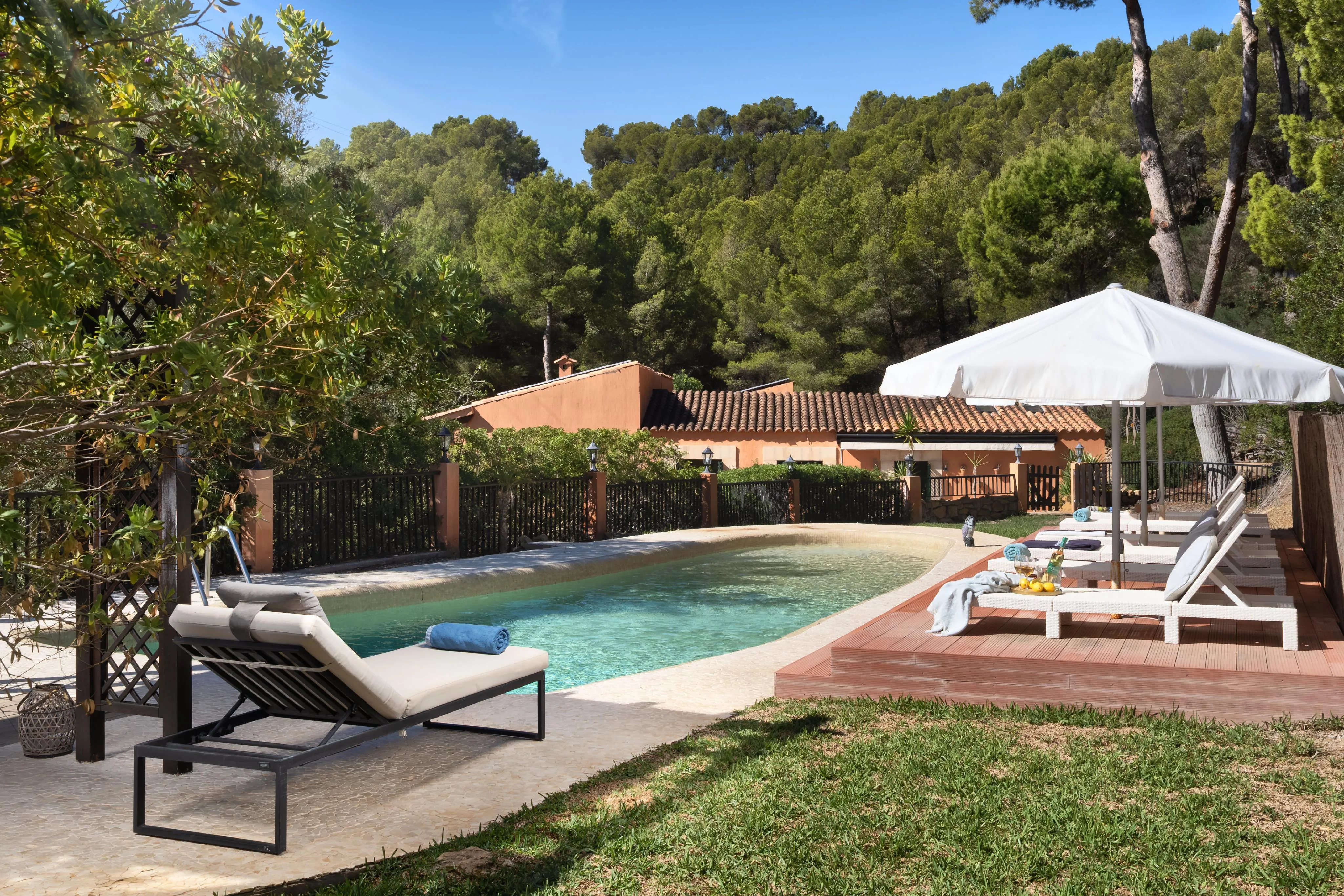 Authentieke finca met 60.000 m² grond en absolute privacy vlakbij Puerto Andratx-5