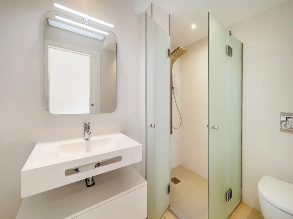 Nyrenoverat radhus med pool-15