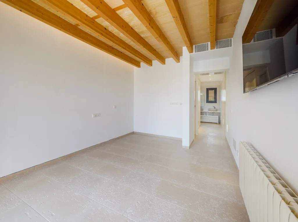 Nyrenoverat radhus med pool-17