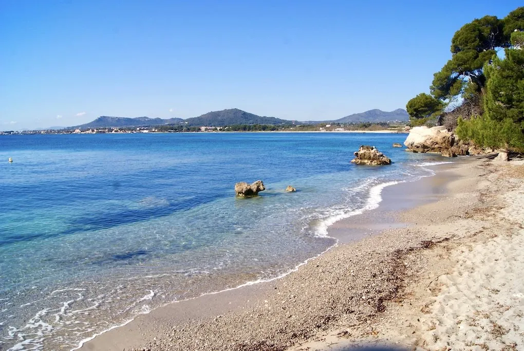 Elegante villa frente al campo de golf-17