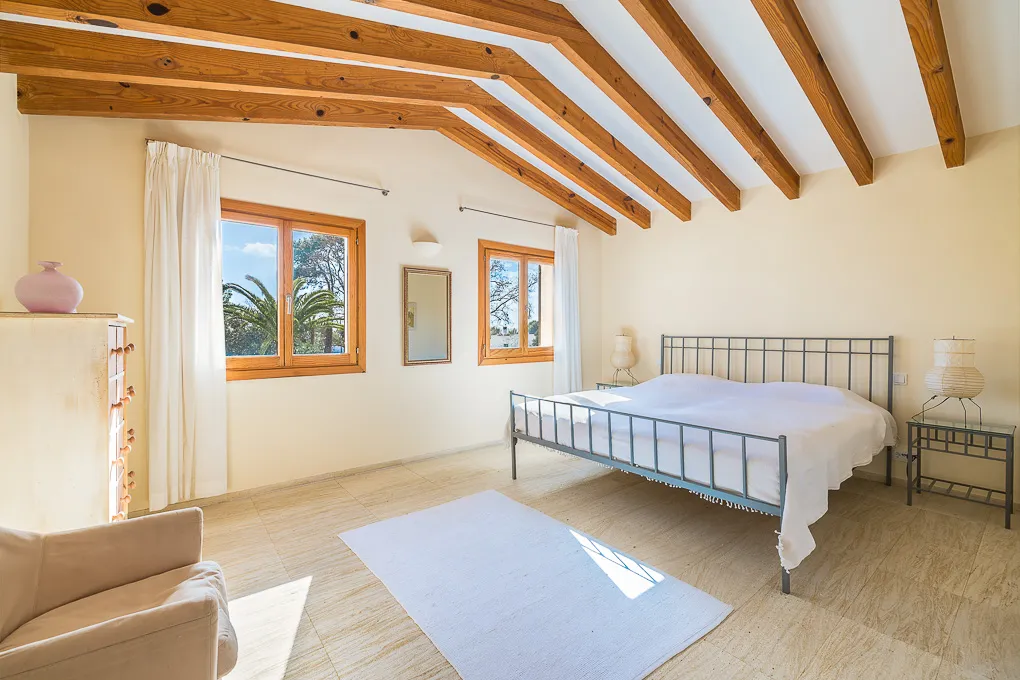 Elegante villa frente al campo de golf-8