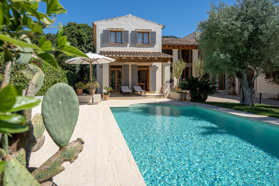 Elegant villa next to the golf course