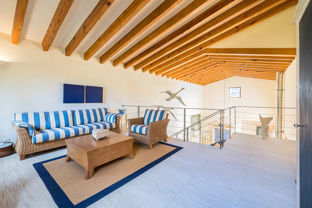 Elegante villa frente al campo de golf-6