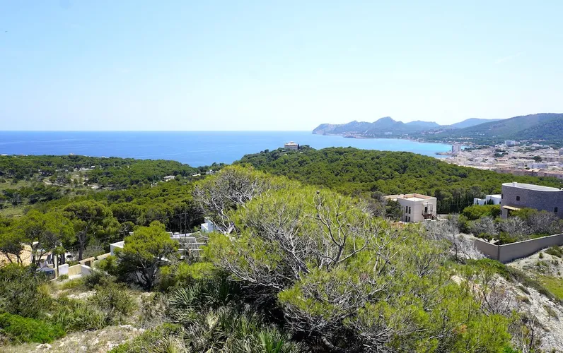 Parcela con vistas al mar y panorámicas