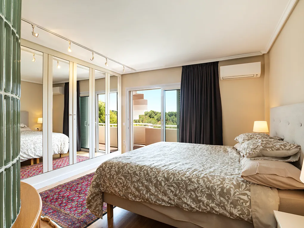 Penthouse with nice views-6