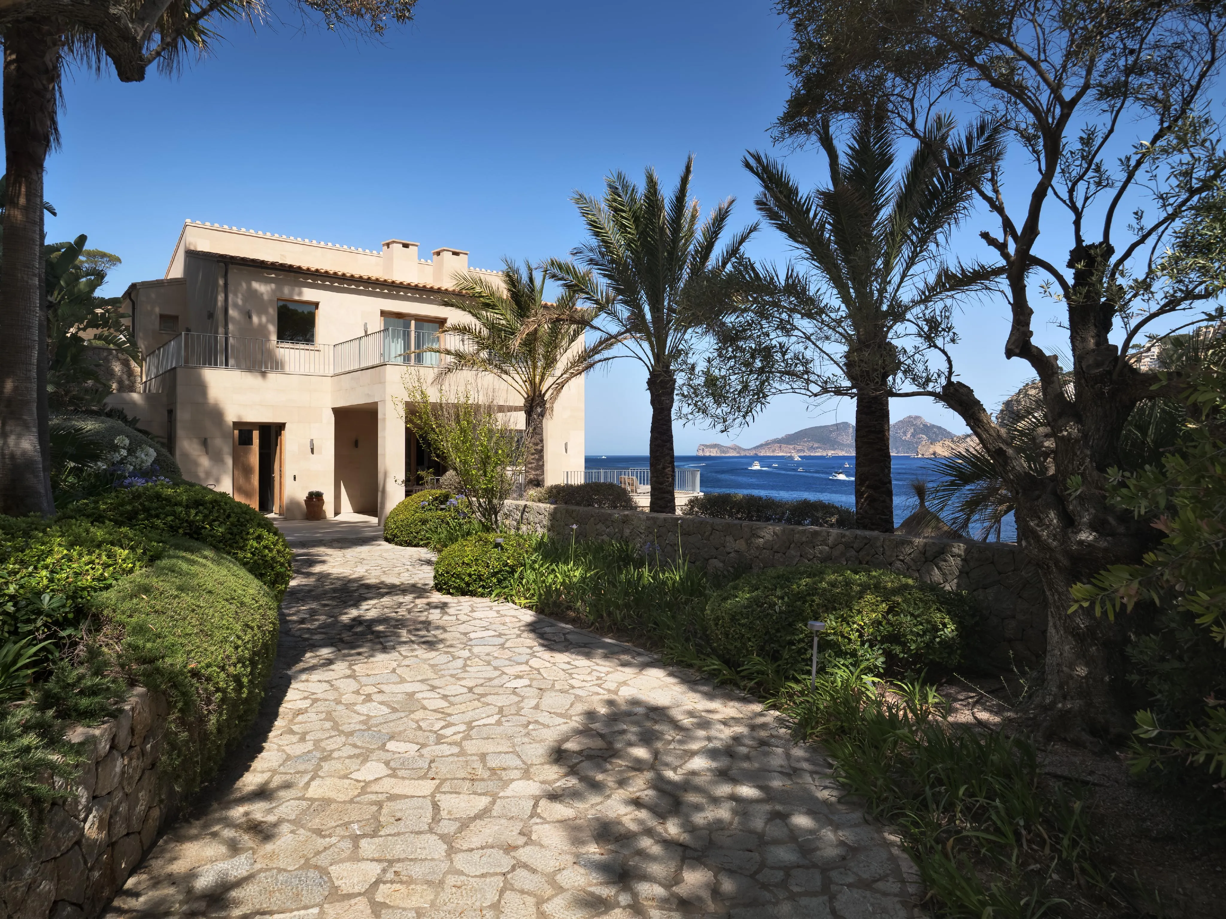 Propiedad única con acceso directo al mar y pista de tenis en Port Andratx-18