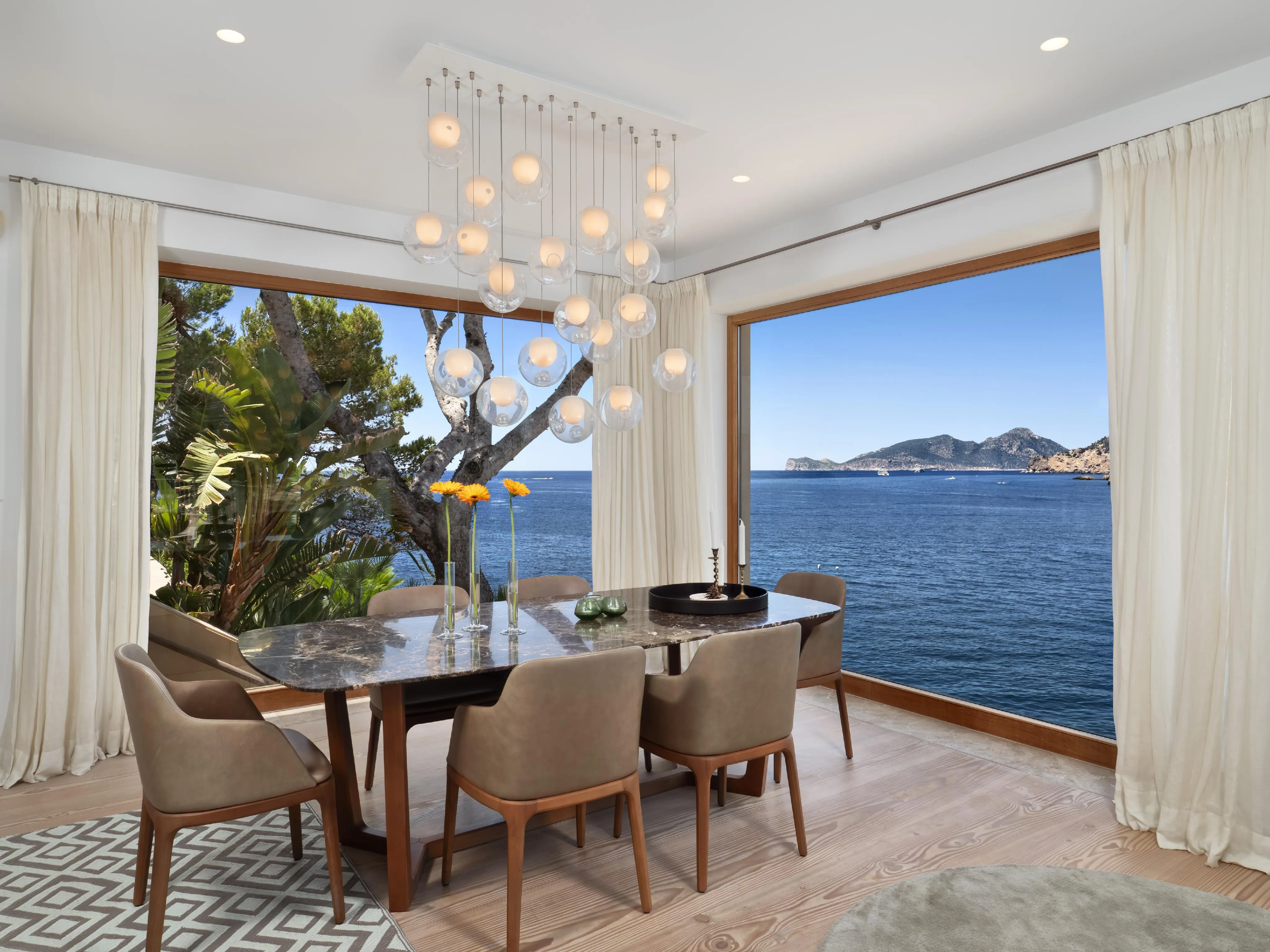 Unik ejendom med direkte adgang til havet og tennisbane i Port Andratx-24