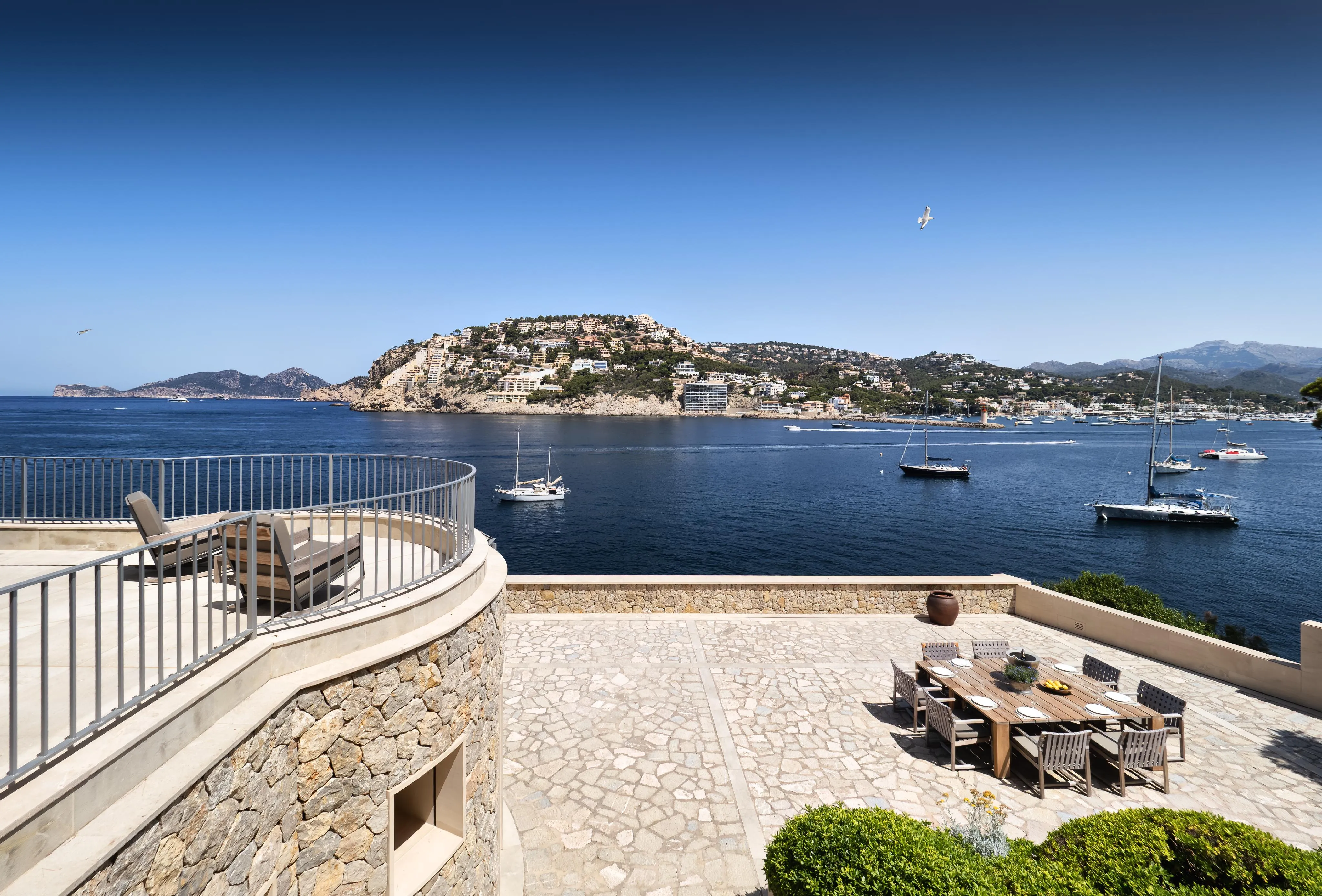 Propiedad única con acceso directo al mar y pista de tenis en Port Andratx-8