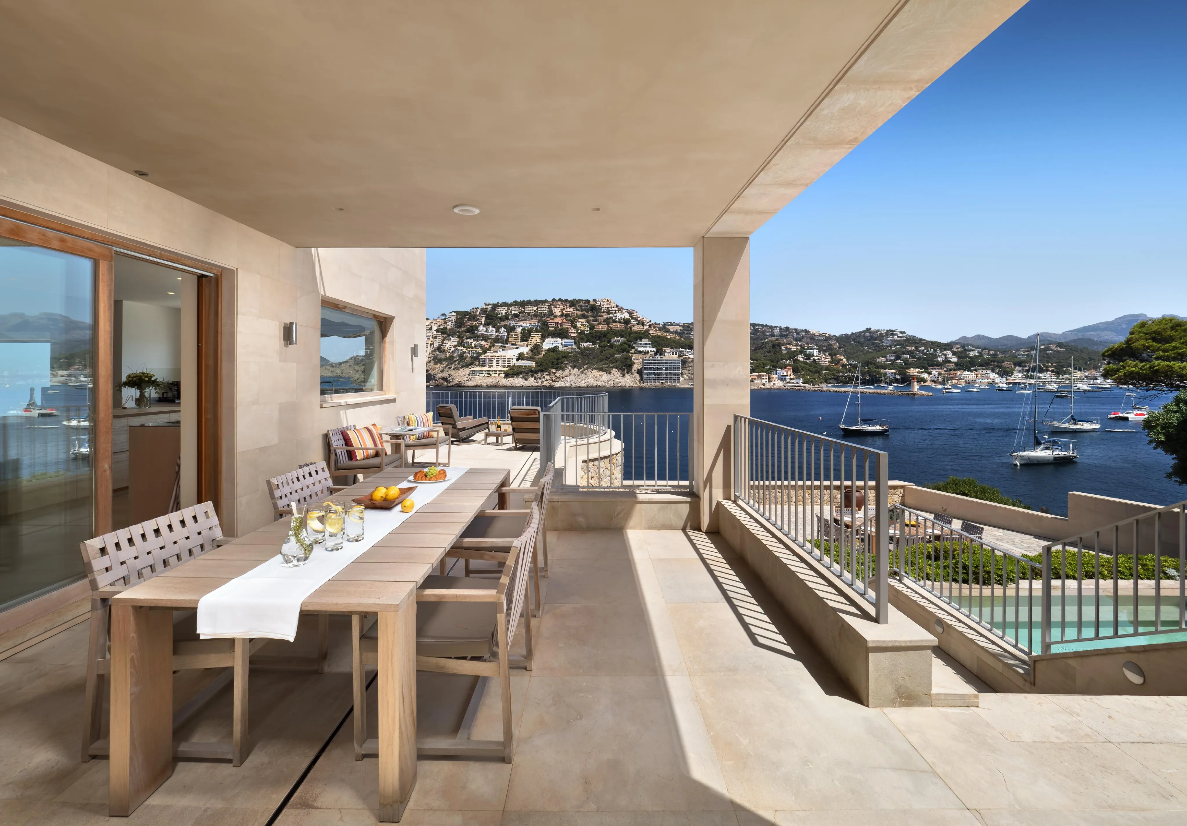 Unik ejendom med direkte adgang til havet og tennisbane i Port Andratx-22