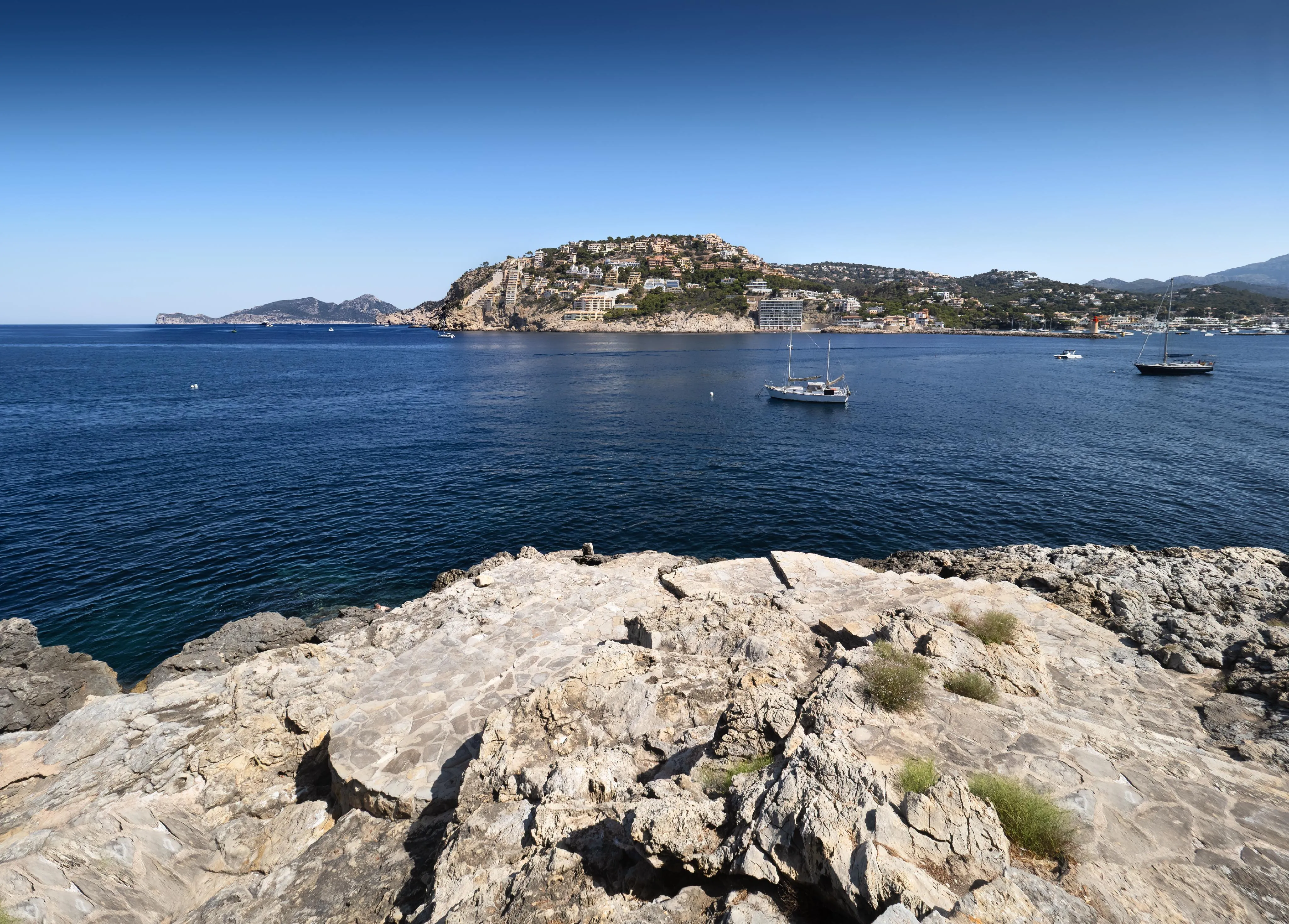Propiedad única con acceso directo al mar y pista de tenis en Port Andratx-5