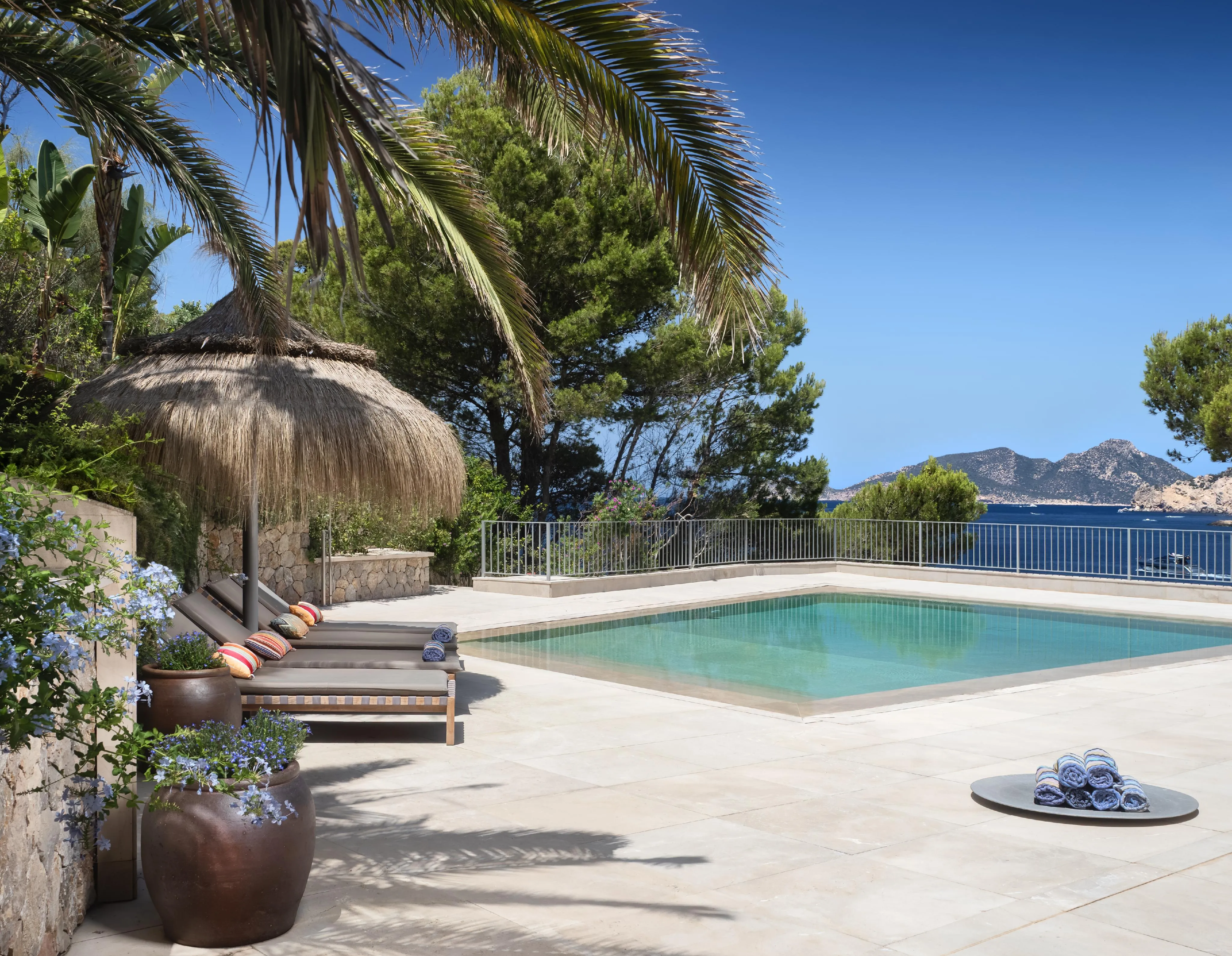 Propiedad única con acceso directo al mar y pista de tenis en Port Andratx-4