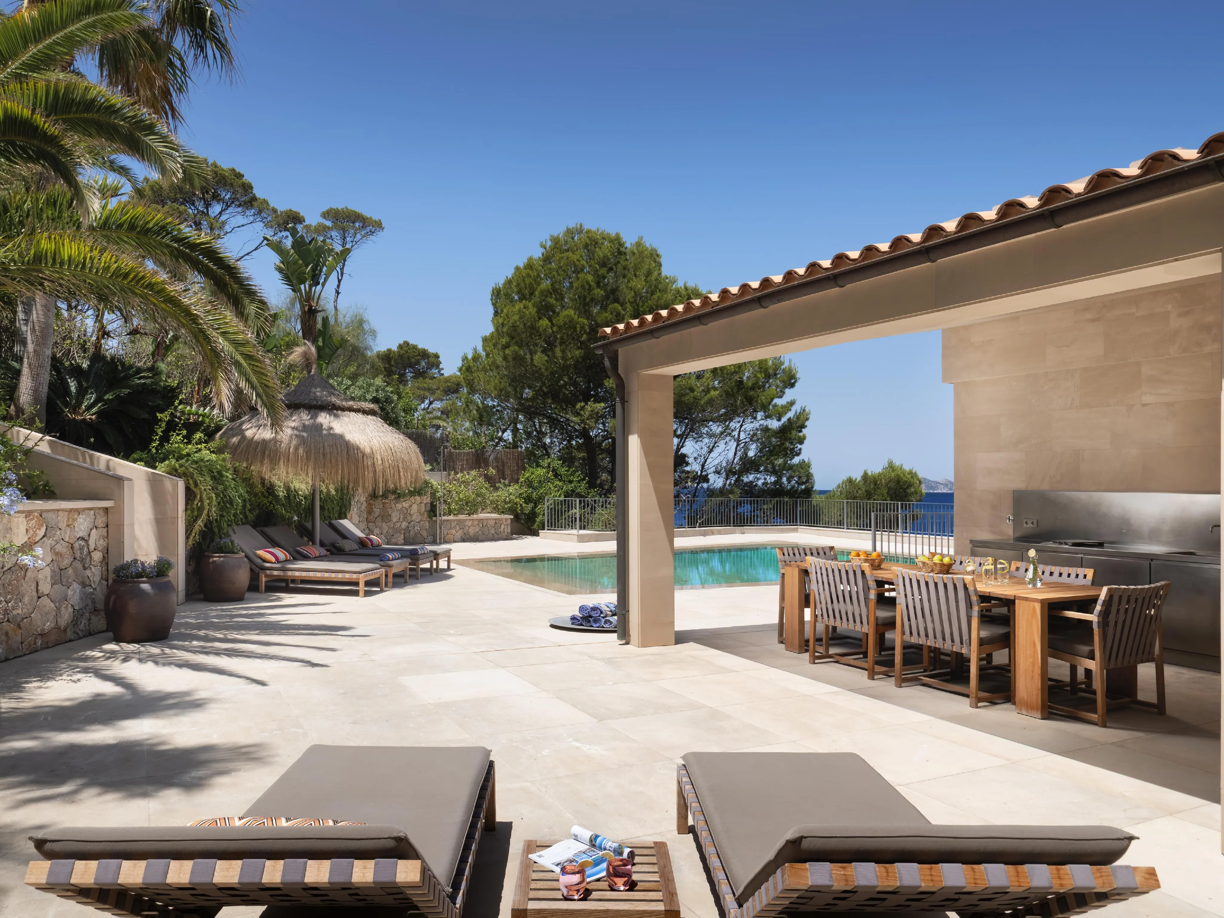 Propiedad única con acceso directo al mar y pista de tenis en Port Andratx-17