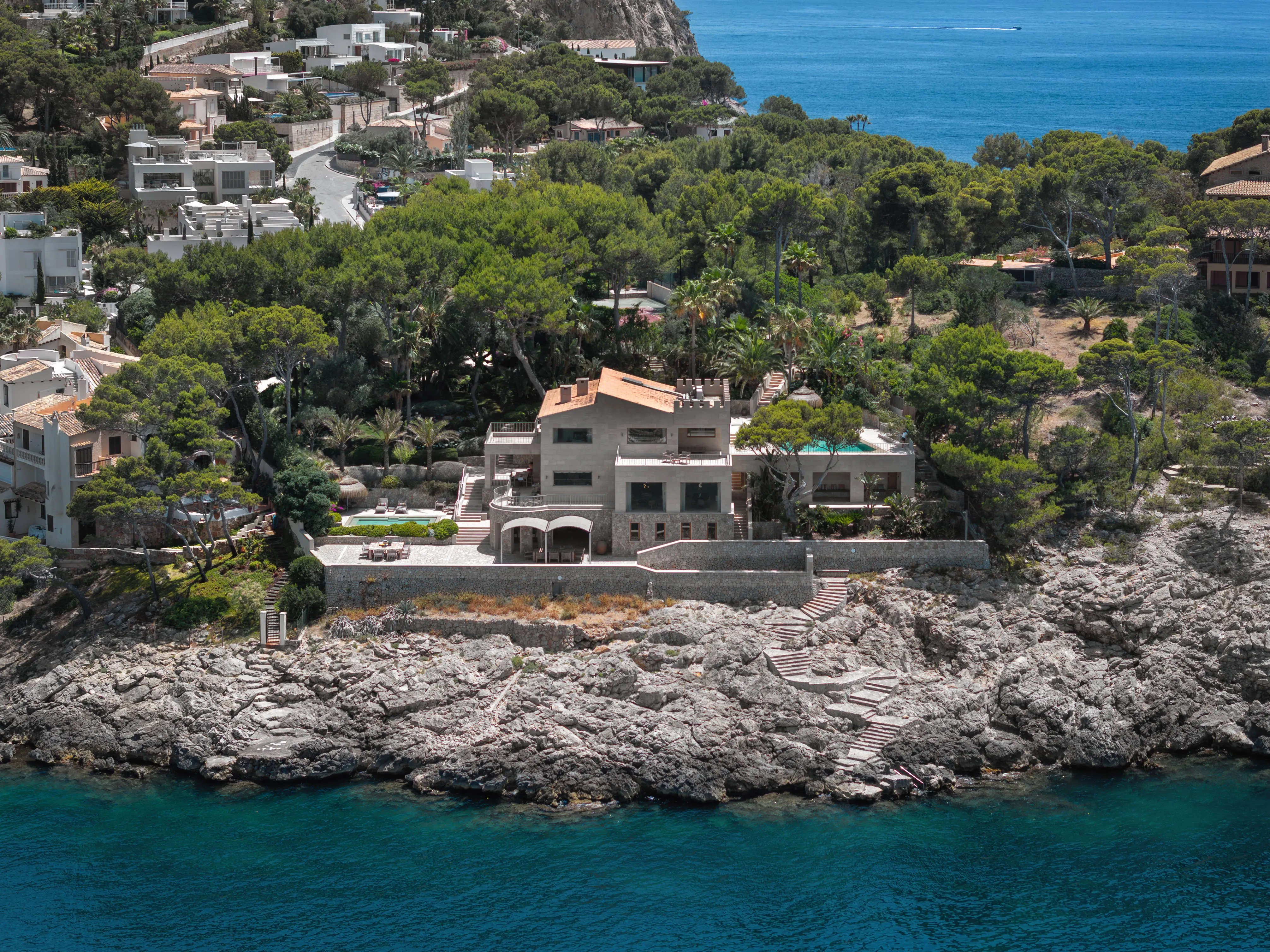 Propiedad única con acceso directo al mar y pista de tenis en Port Andratx-3