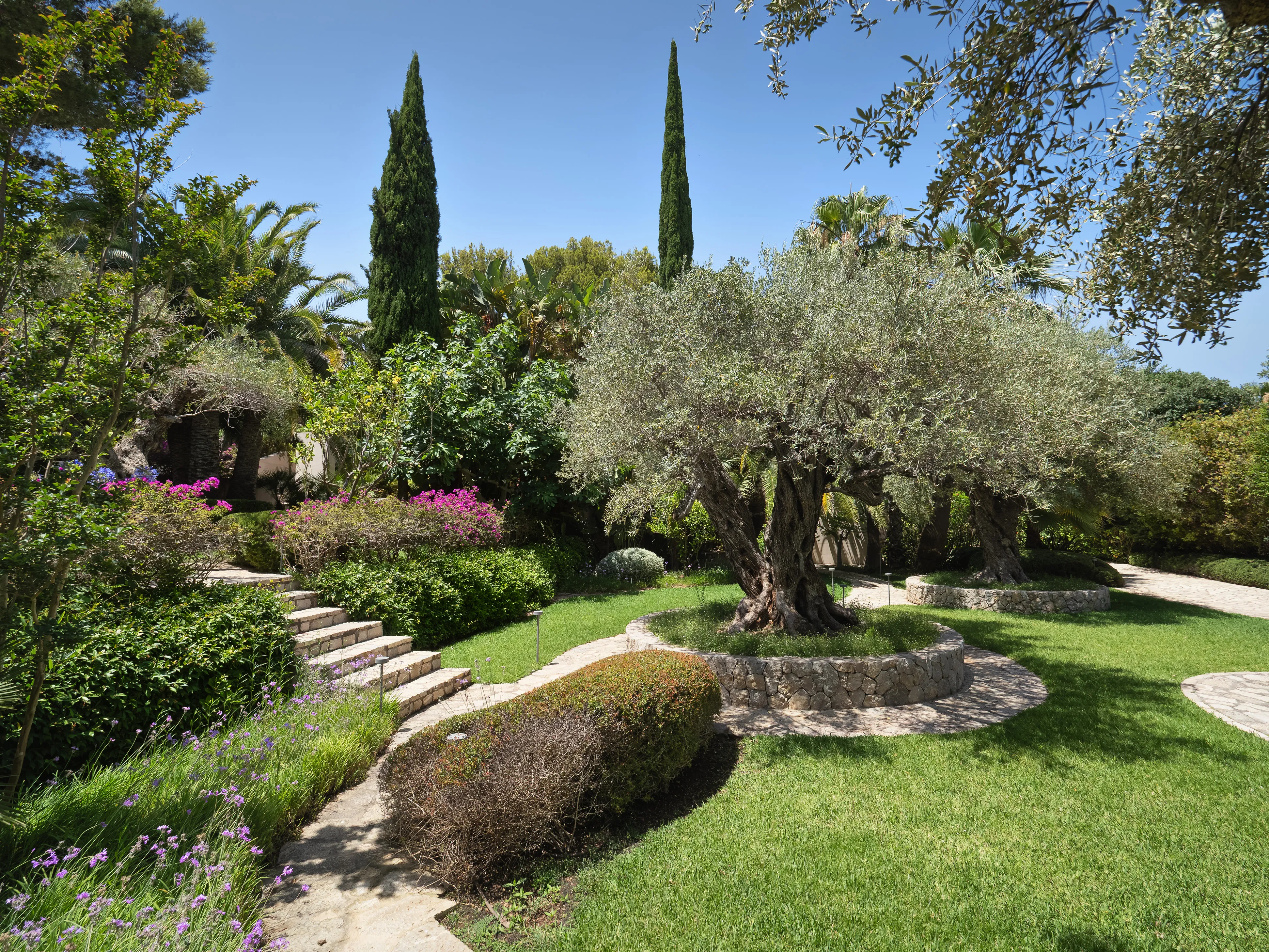 Propiedad única con acceso directo al mar y pista de tenis en Port Andratx-10