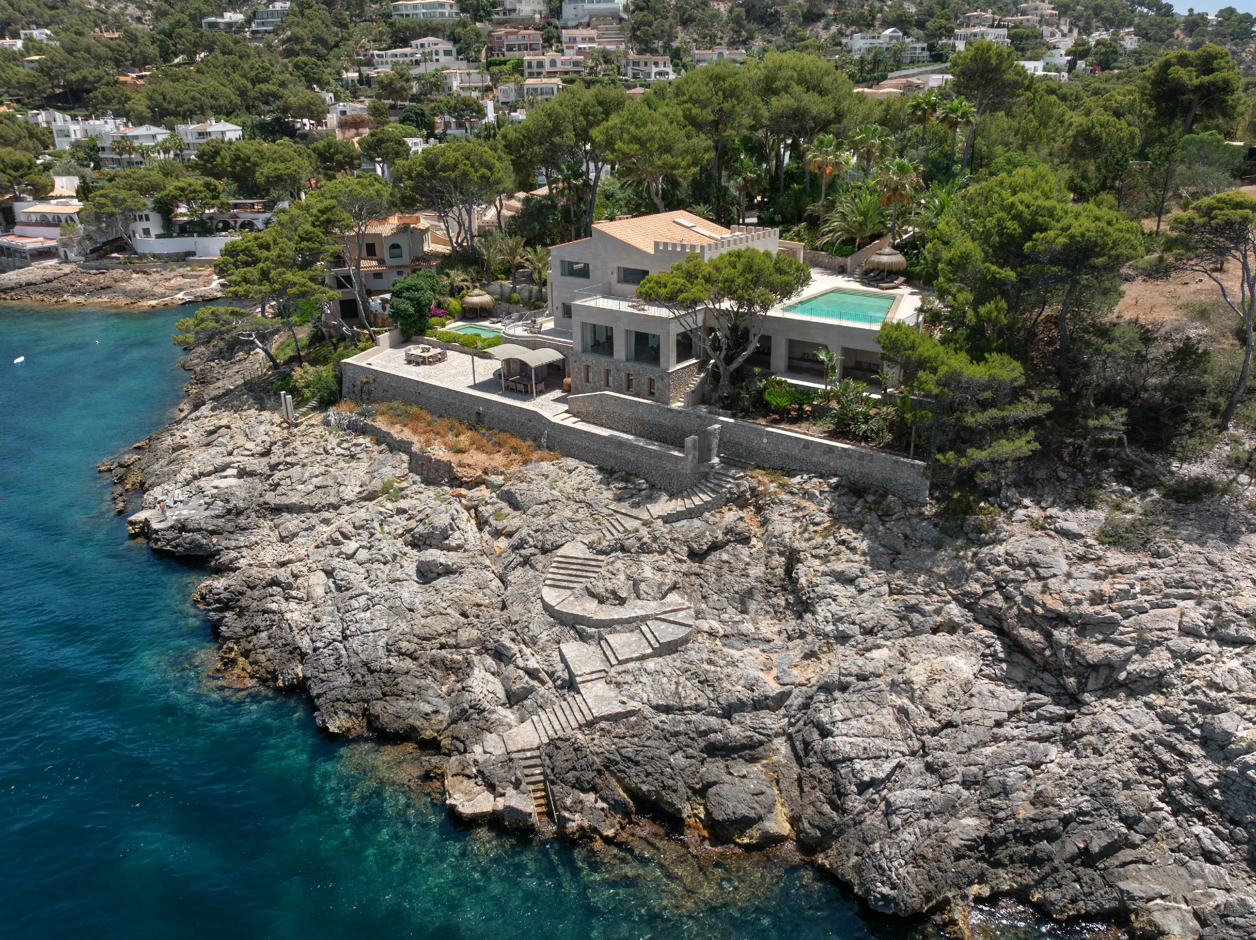 Propiedad única con acceso directo al mar y pista de tenis en Port Andratx-14