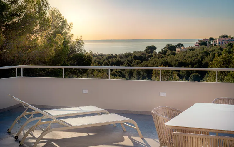 Wunderschön renoviertes Duplex-Penthouse mit Meerblick