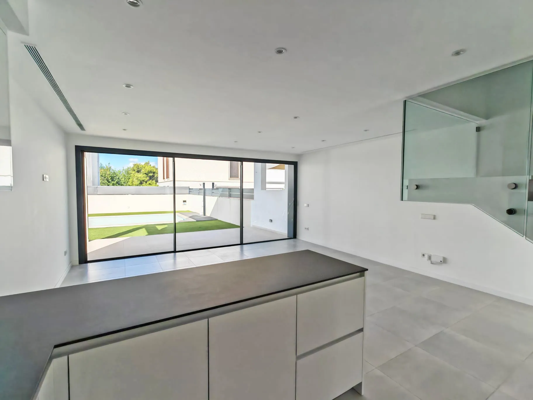 Modern halfvrijstaand huis in Puig de Ros-3