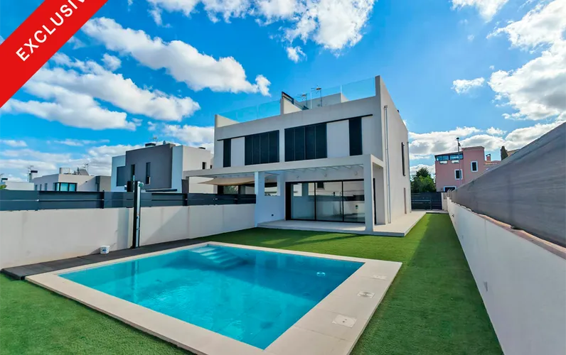 Modernt parhus i Puig de Ros