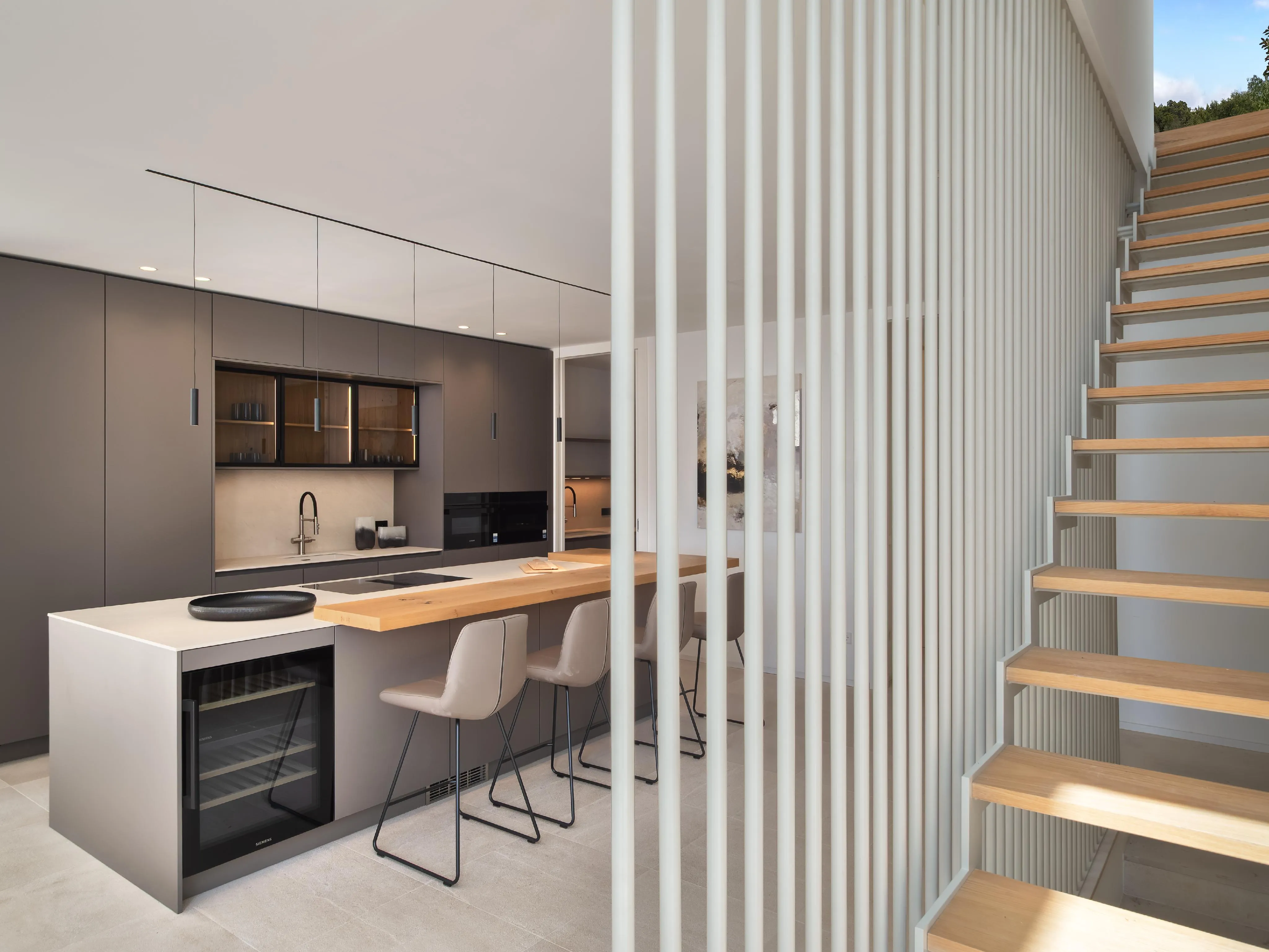 Villa moderne de nouvelle construction avec vue partielle sur la mer et piscine privée-7