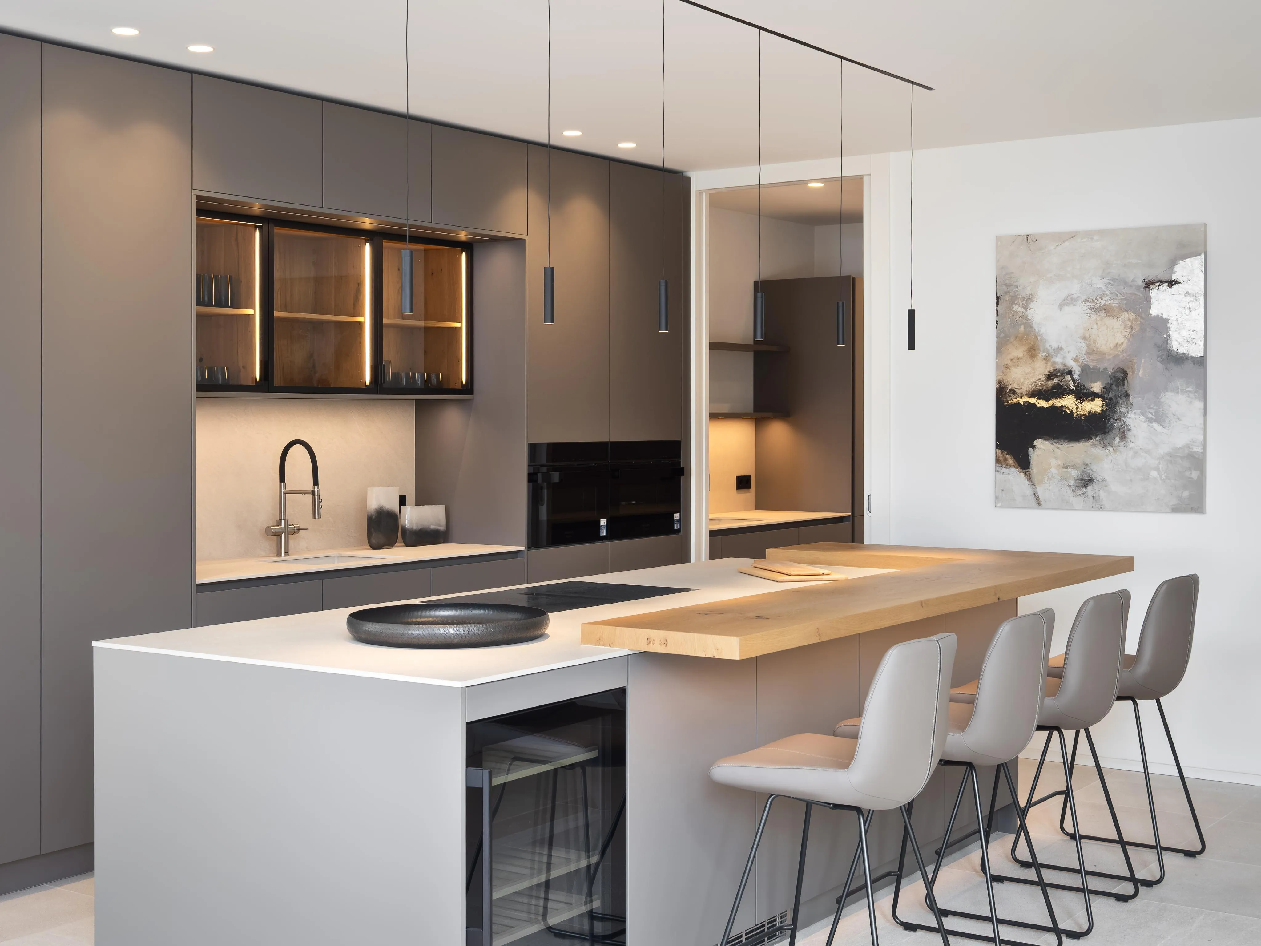 Moderne nieuwbouwvilla met gedeeltelijk uitzicht op zee en privézwembad-9