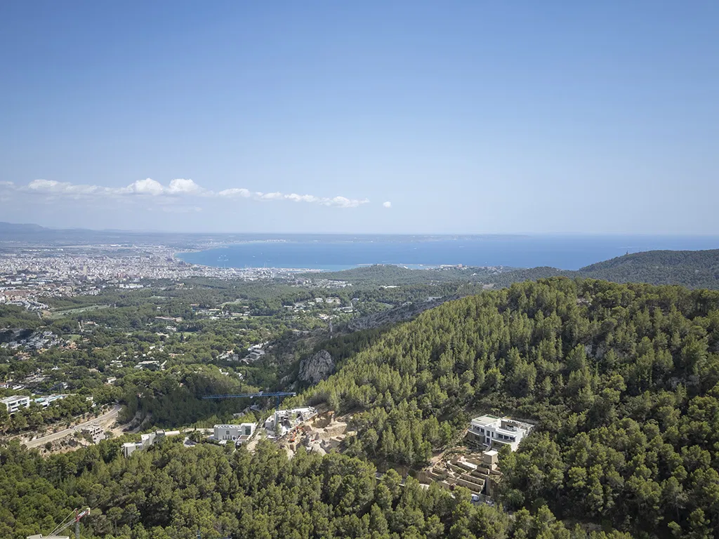 Exclusive building plot with spectacular sea views-1