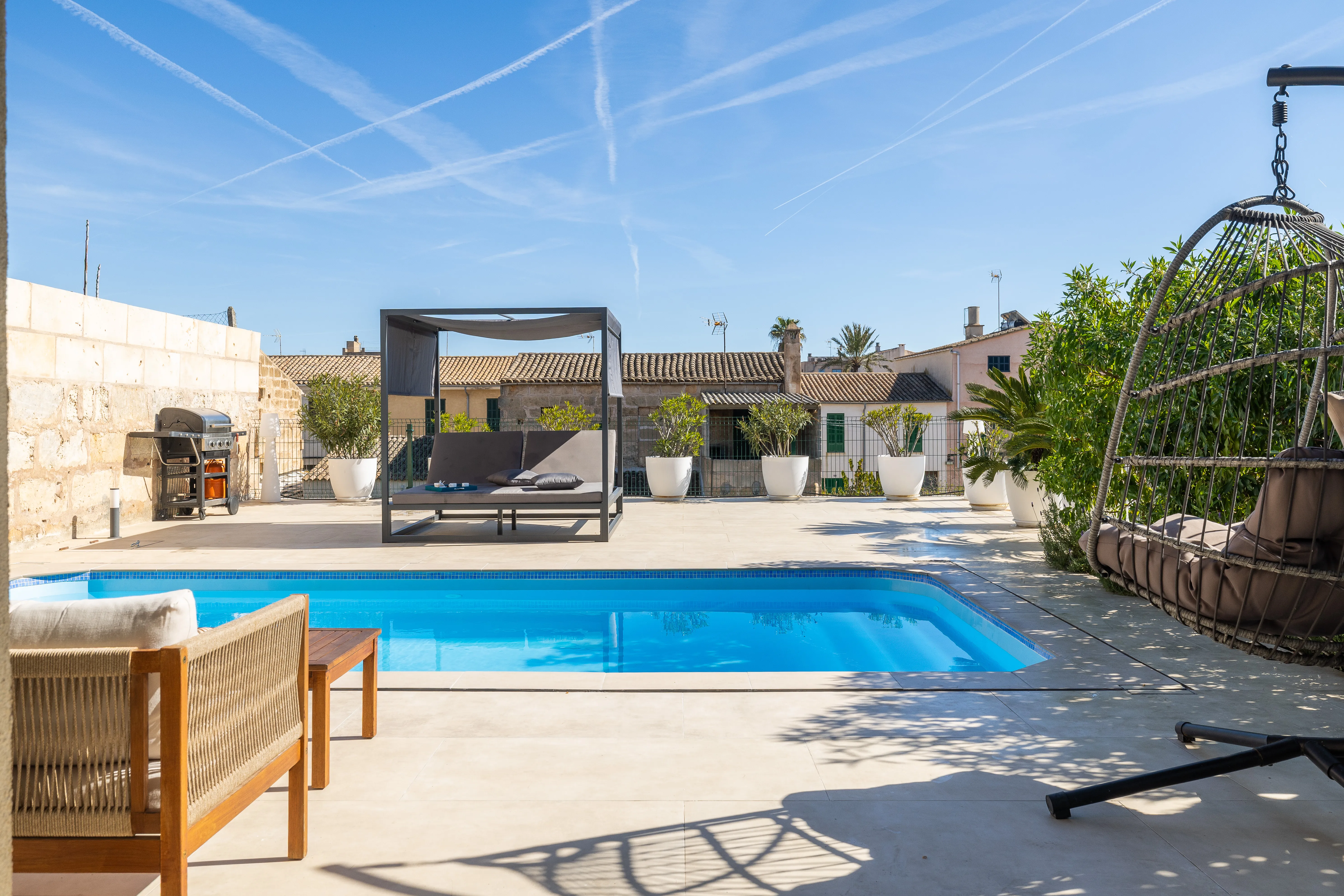 Còmoda casa de poble de nova construcció amb gran terrassa i piscina-15