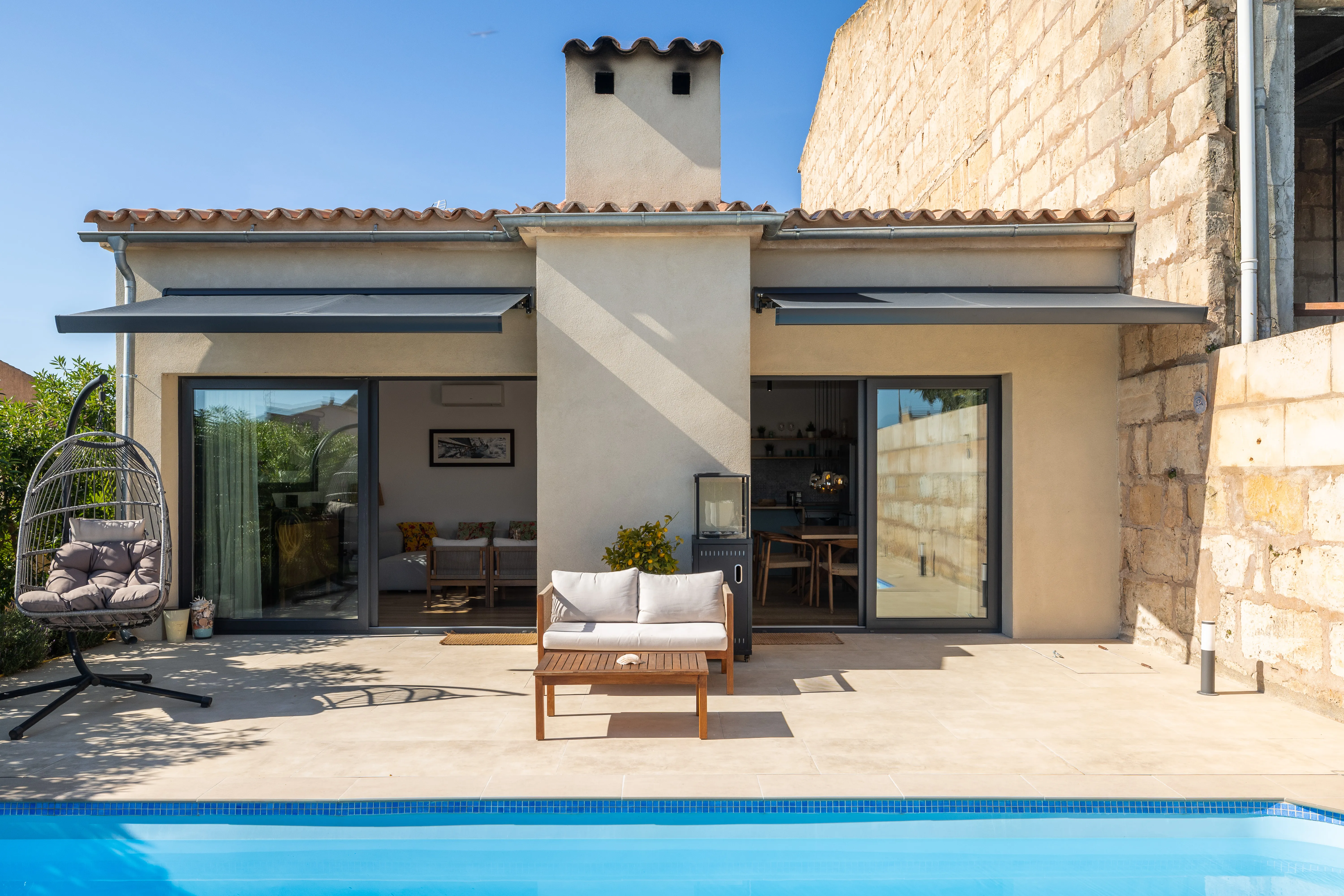 Còmoda casa de poble de nova construcció amb gran terrassa i piscina-14