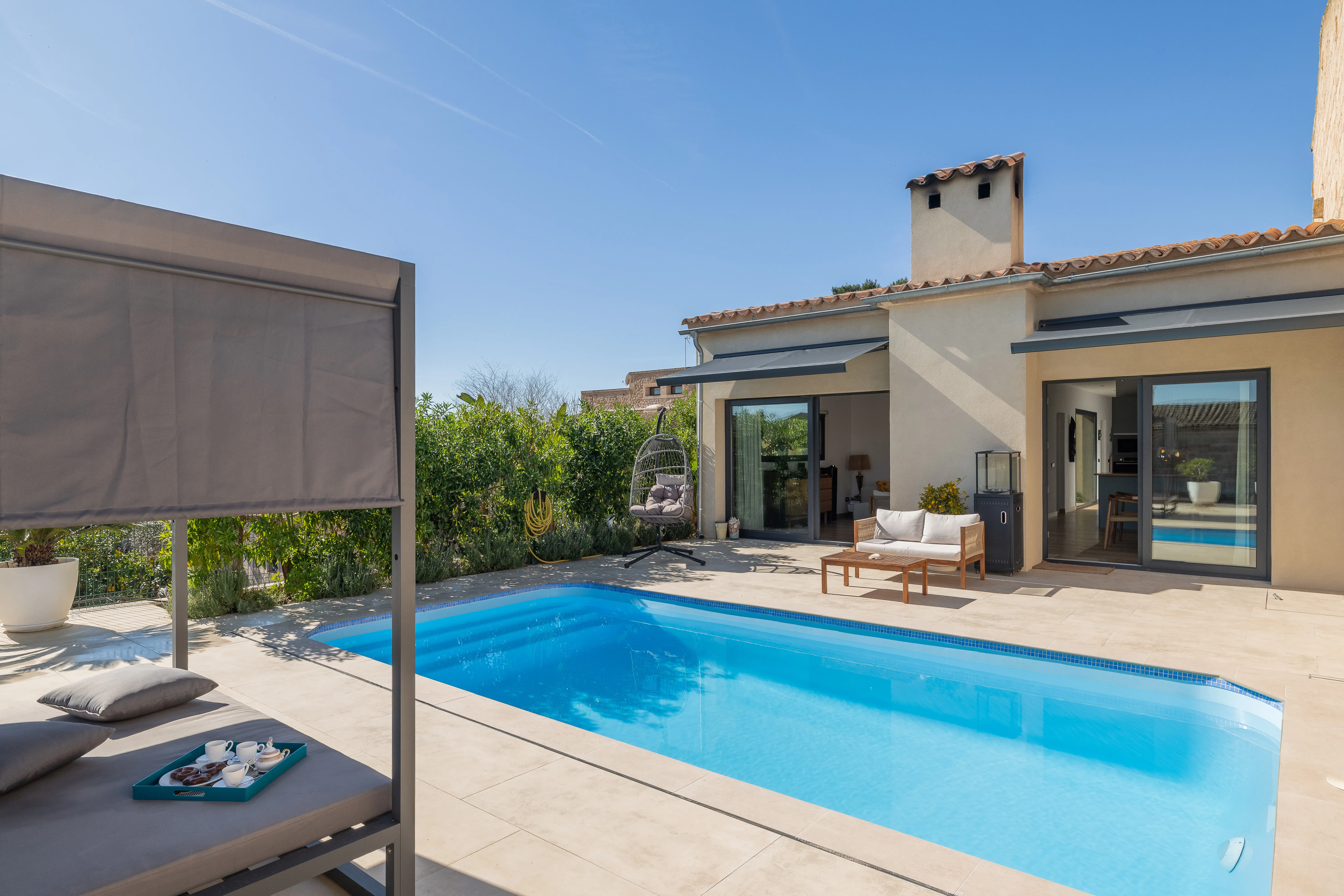 Còmoda casa de poble de nova construcció amb gran terrassa i piscina-1