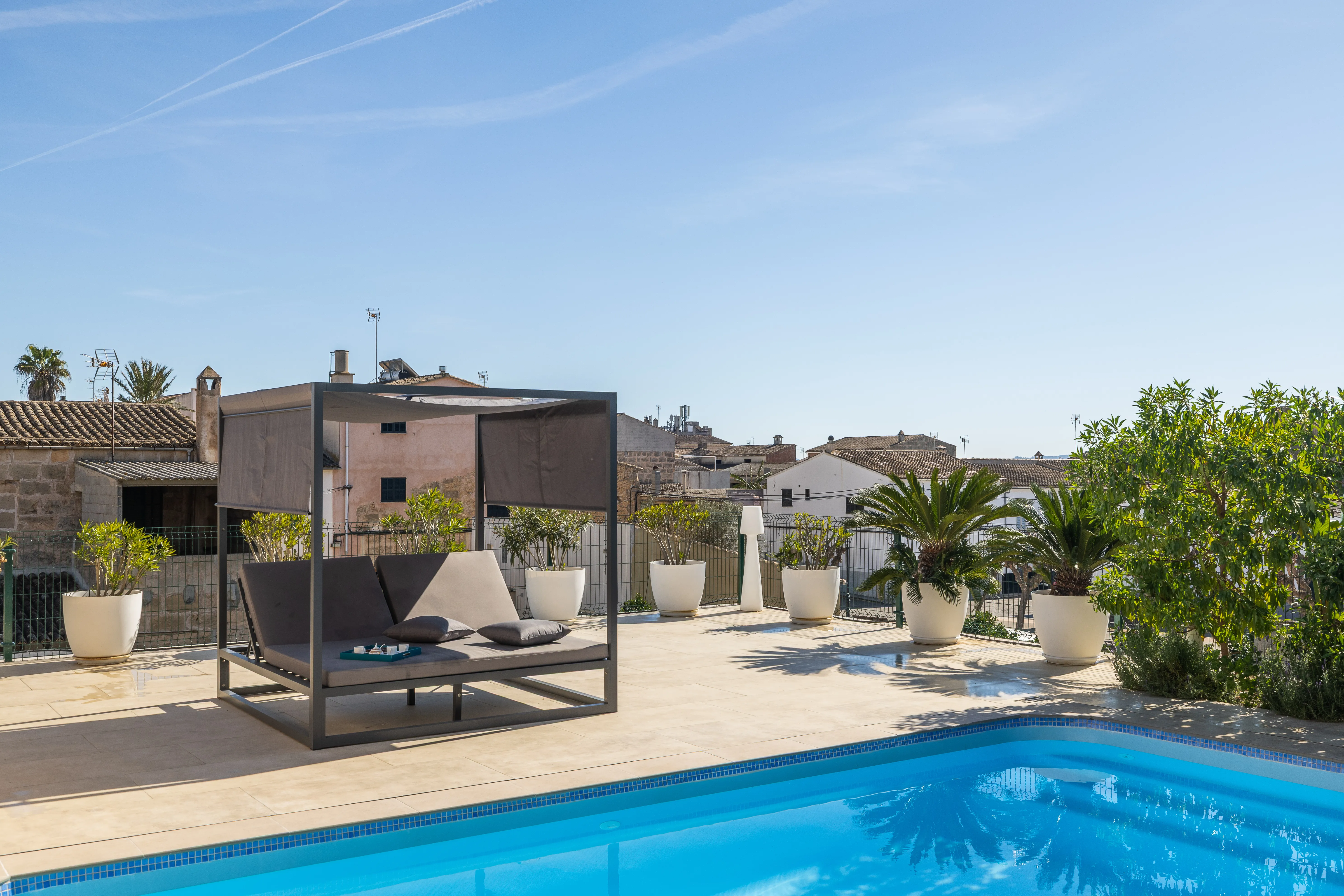 Còmoda casa de poble de nova construcció amb gran terrassa i piscina-2