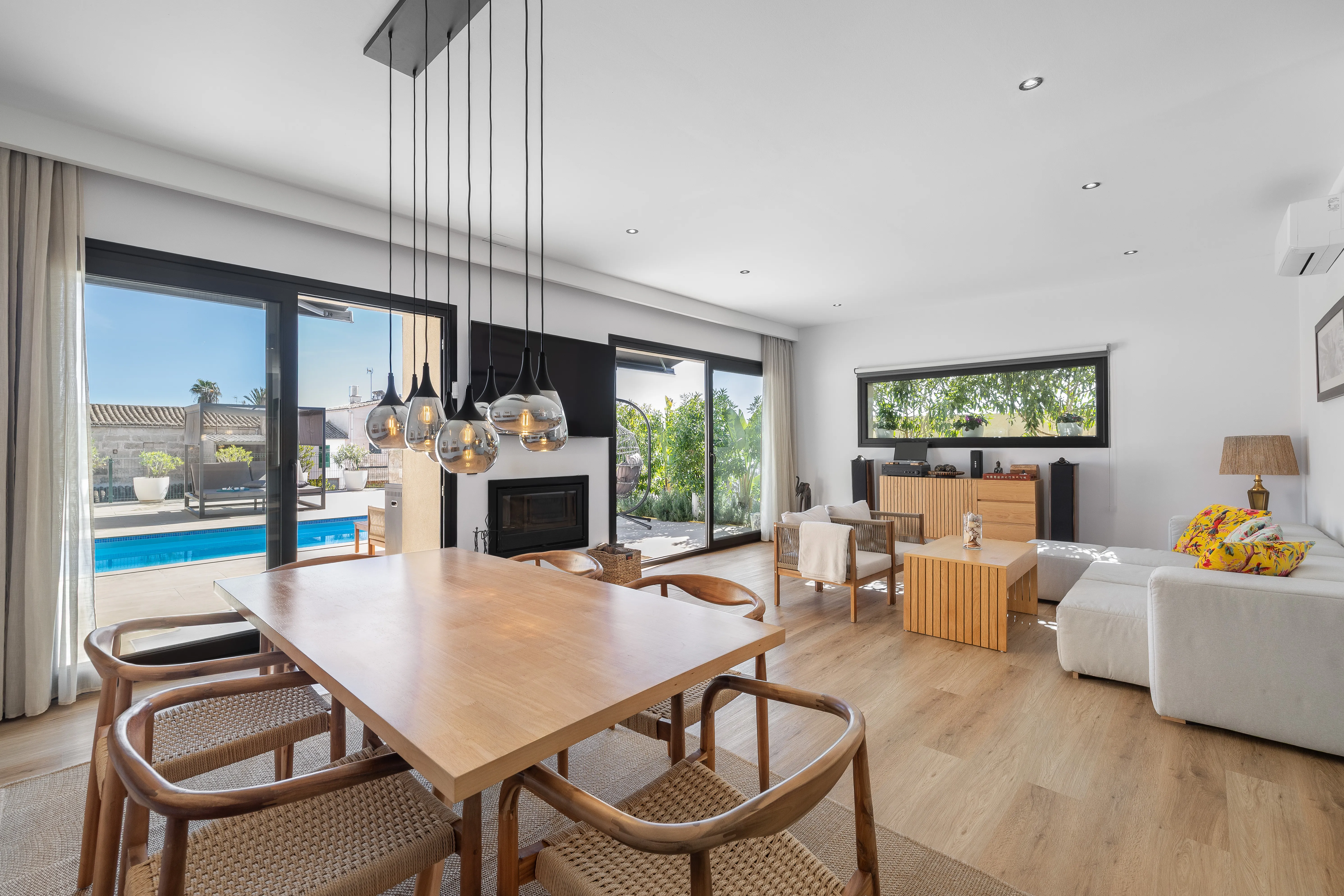 Komfortables Neubau-Stadthaus mit großer Terrasse und Pool-5