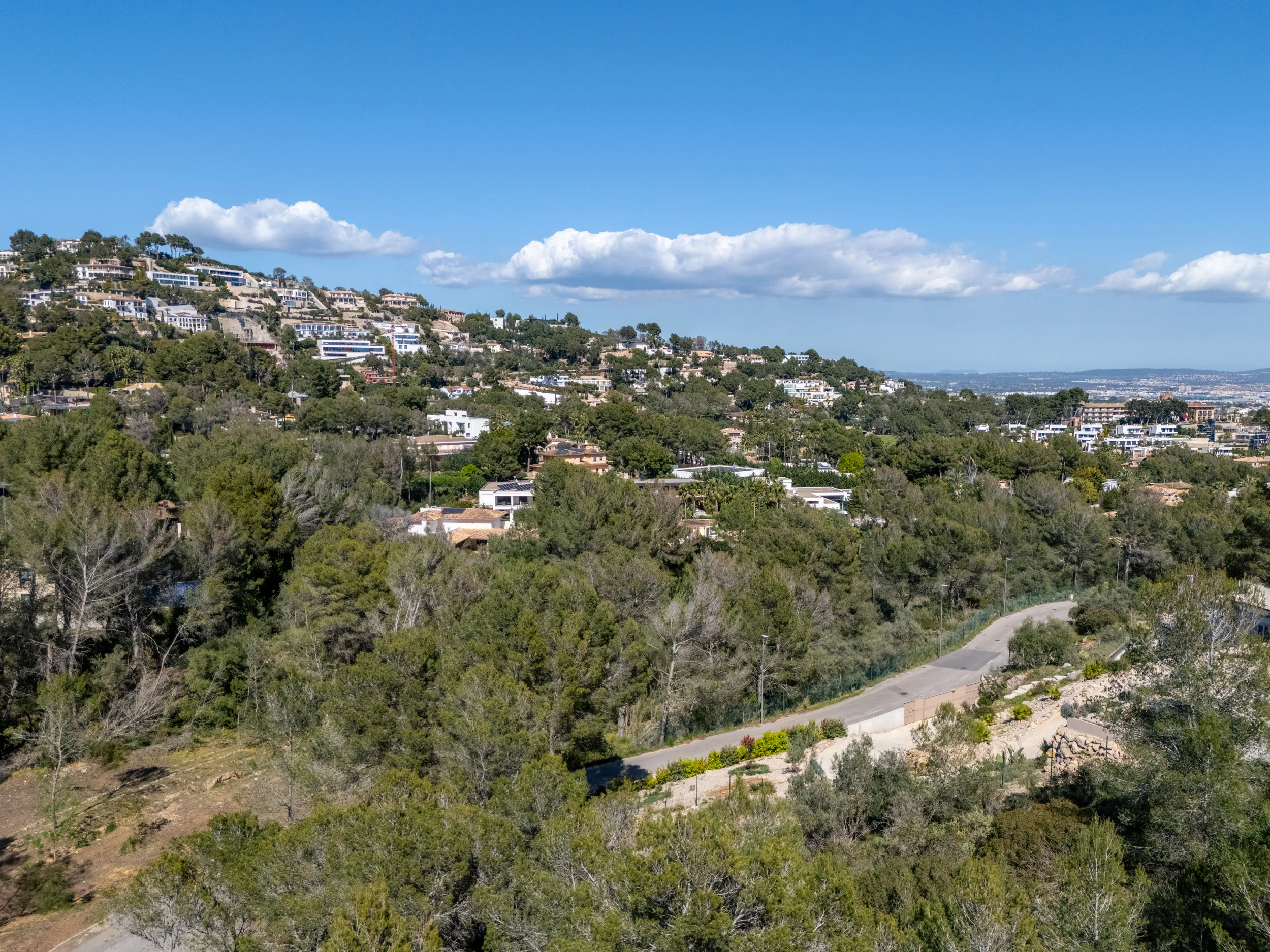 Trzy działki budowlane z projektem i pozwoleniem na budowę w Son Vida-11