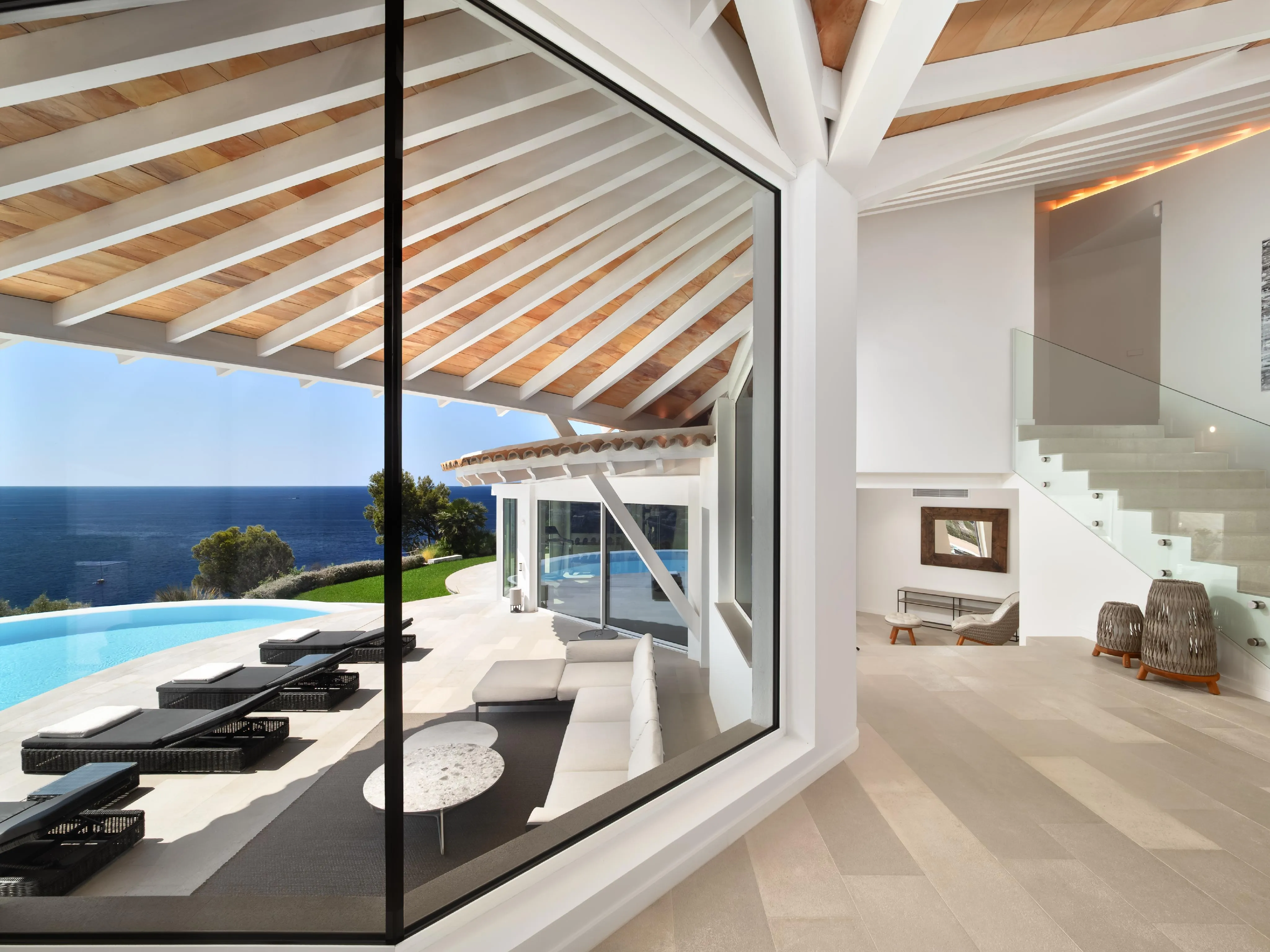 Designer ‘Seagull’ in sought-after location with holiday rental licence-4