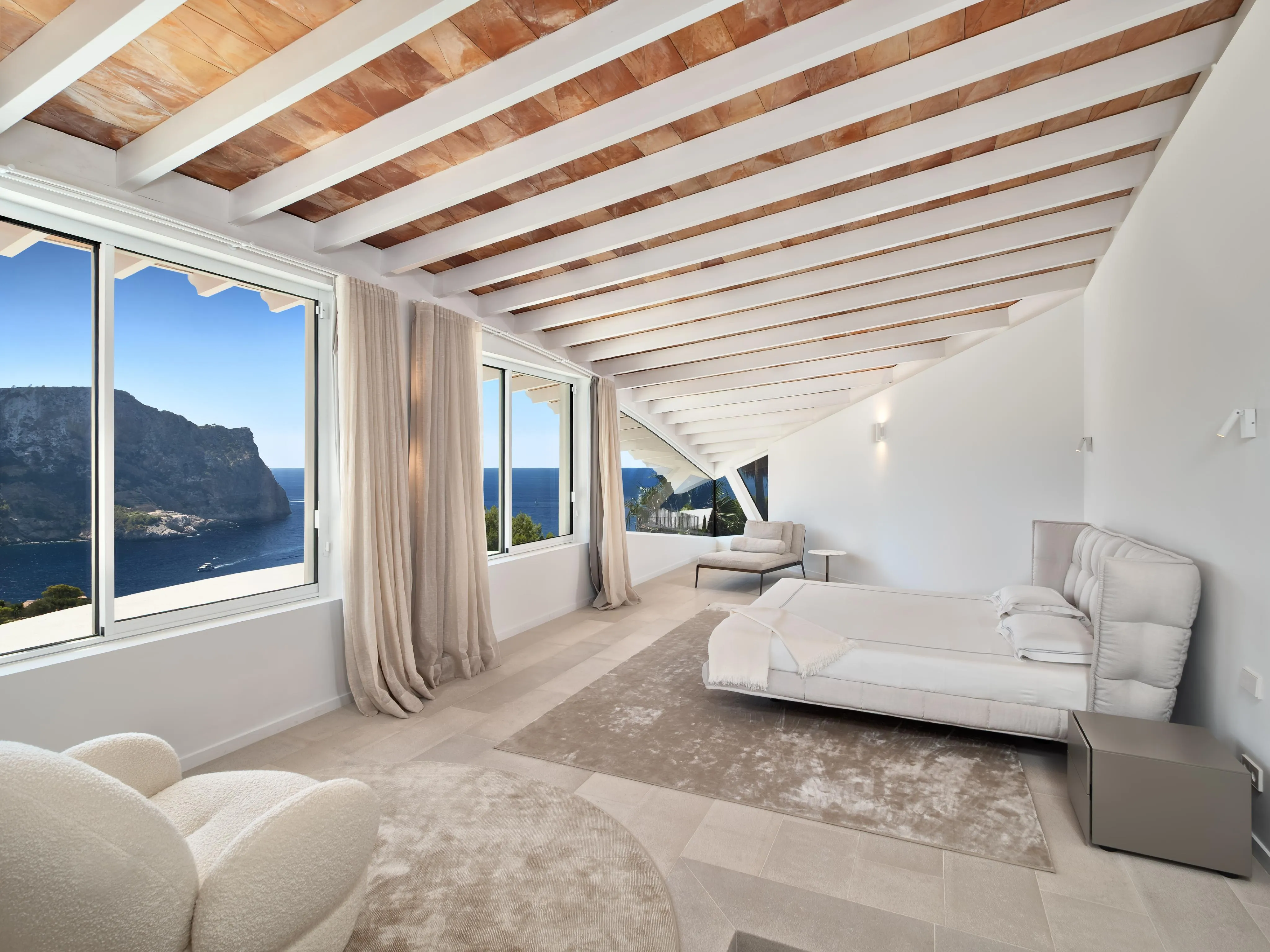 Designer ‘Seagull’ in sought-after location with holiday rental licence-7