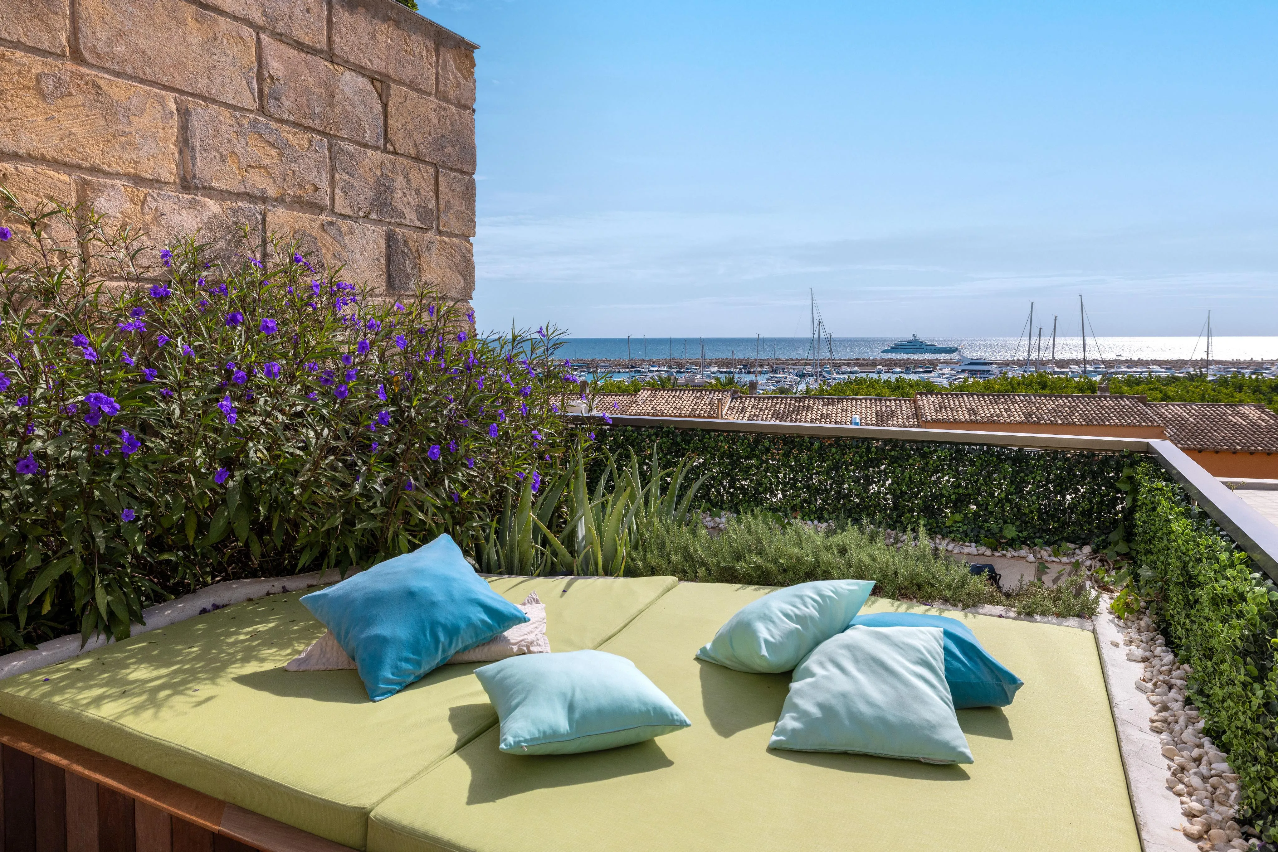 A real gem with stunning harbour & sea views-13