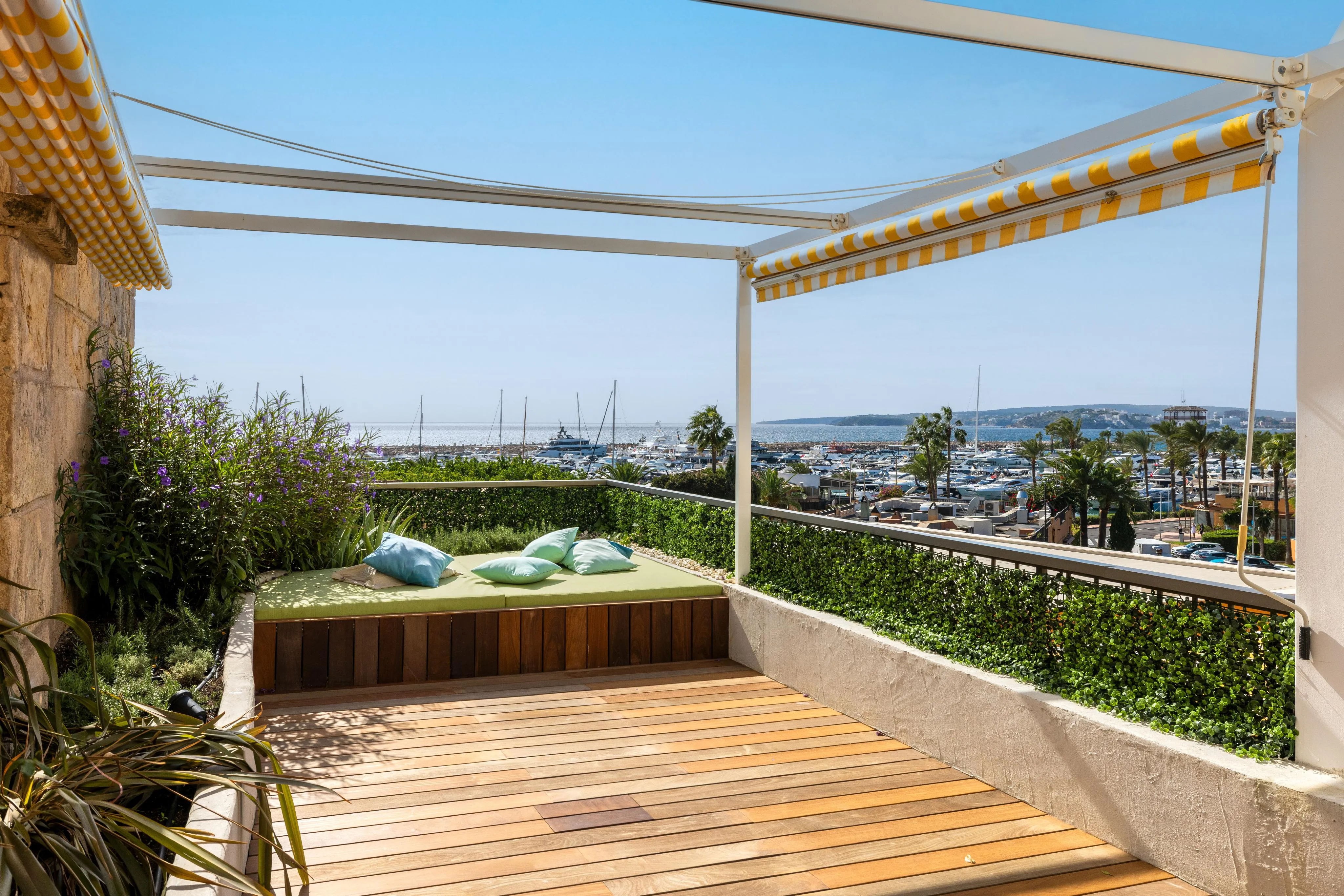 Una joya con vistas al puerto y al mar-1