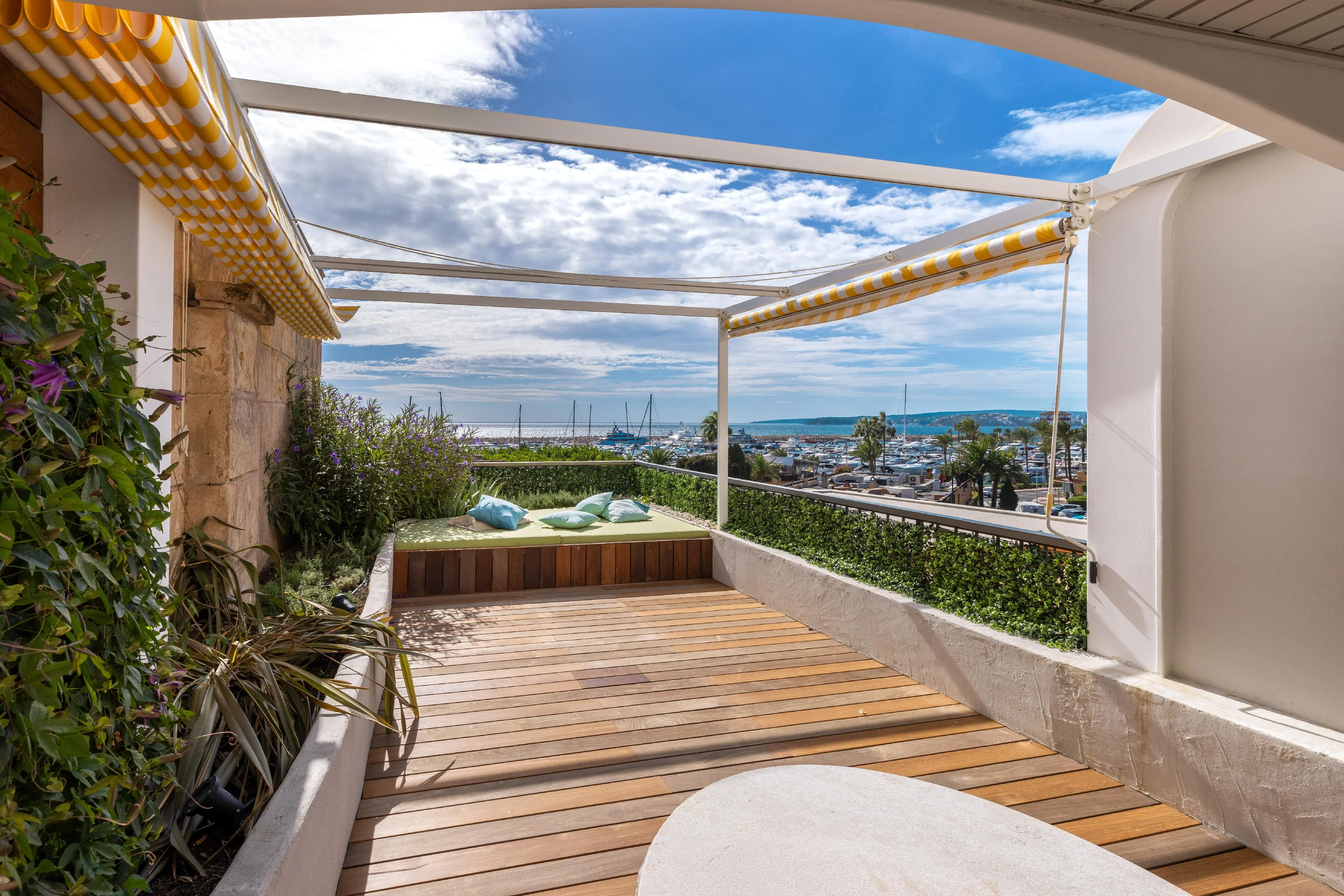 Una joya con vistas al puerto y al mar-12