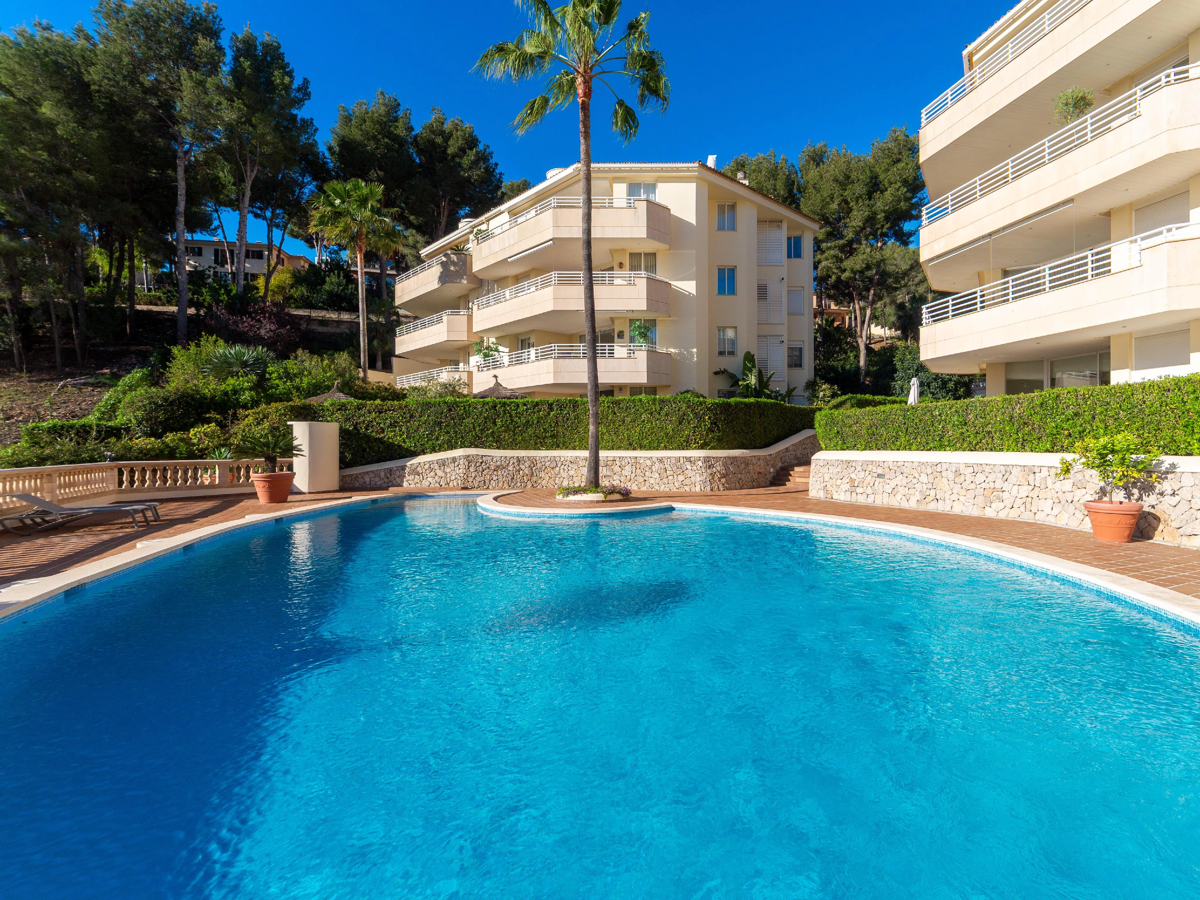 Generous sea view apartment close to golf-16