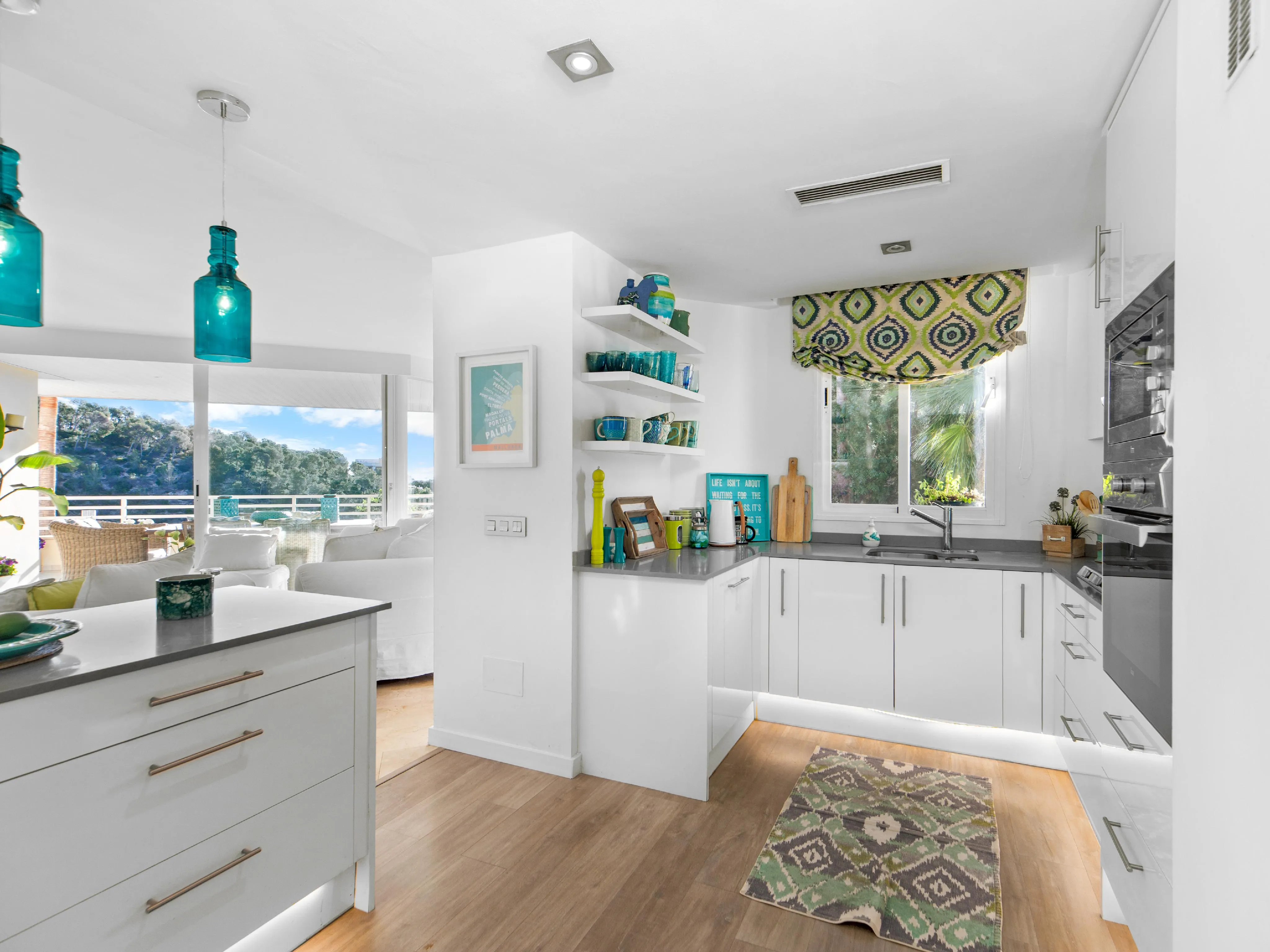 Generous sea view apartment close to golf-6