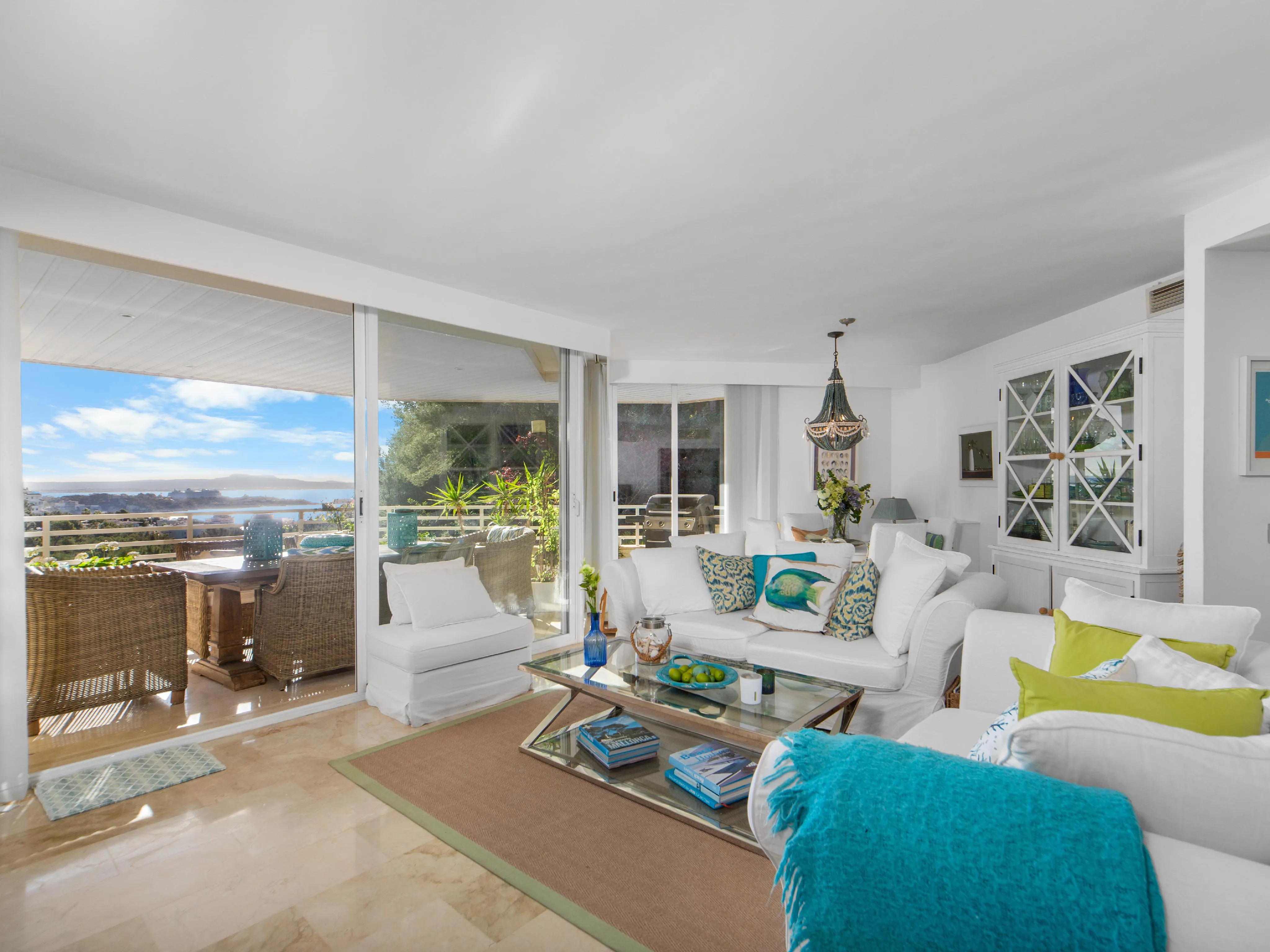 Generous sea view apartment close to golf-3