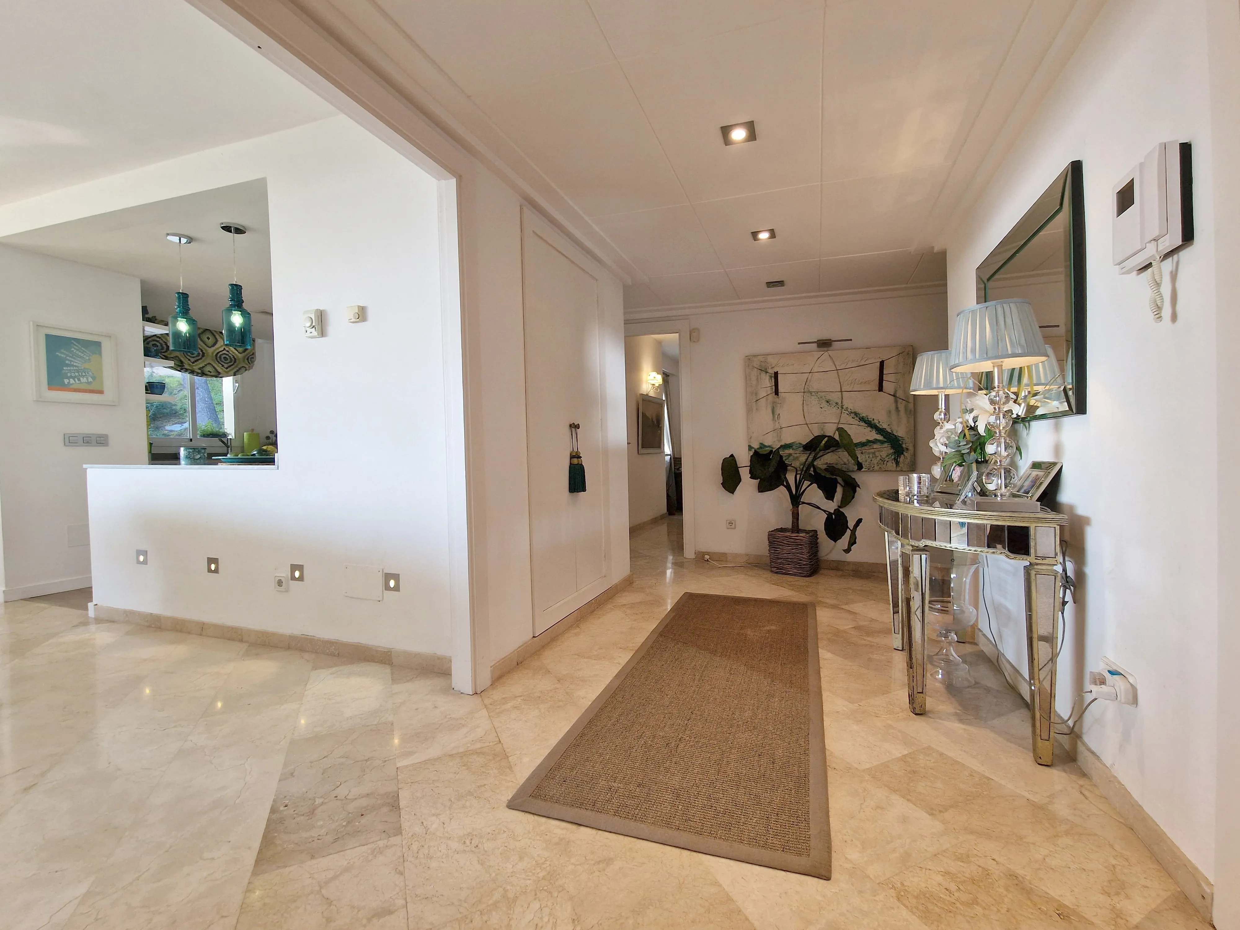 Generous sea view apartment close to golf-7