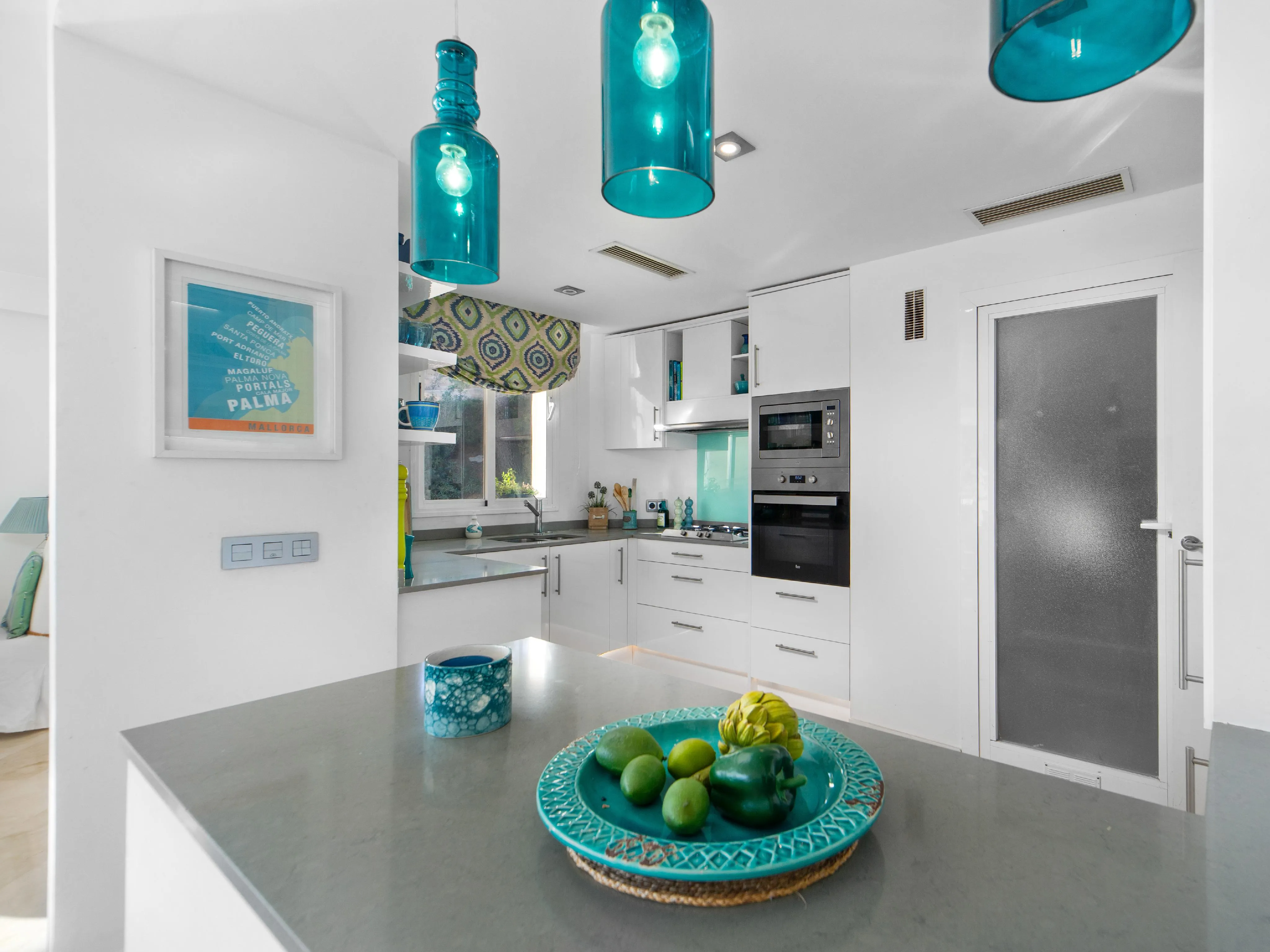 Generous sea view apartment close to golf-5