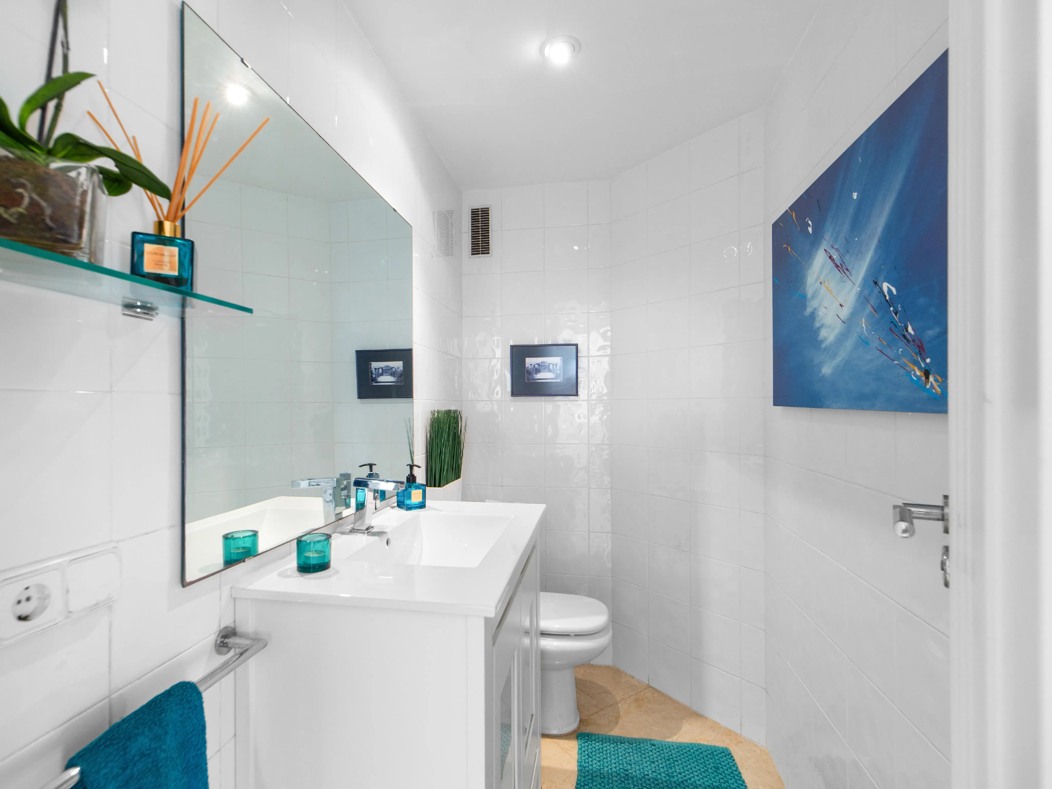 Generous sea view apartment close to golf-14